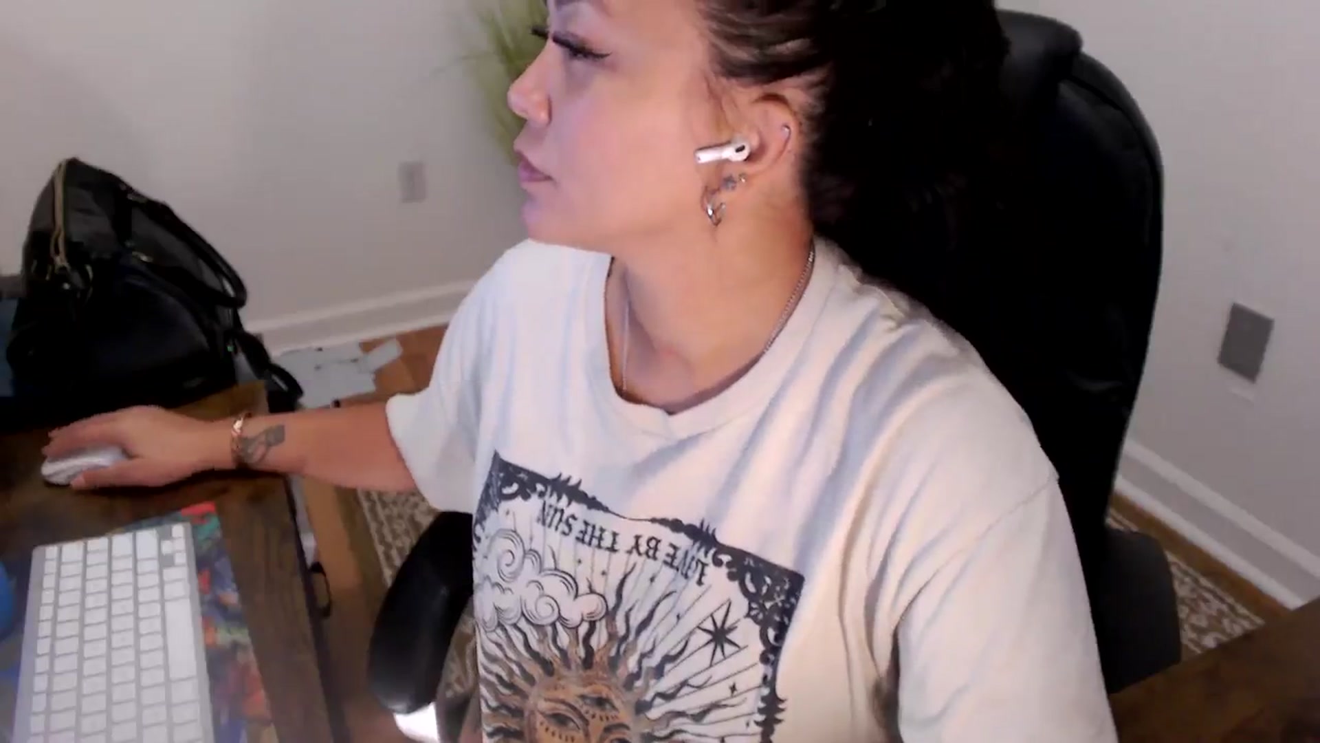 Gallery image thumbnail from MickaylaStar's myfreecams stream on, 07/01/2025, 16:25 image 17 of 20