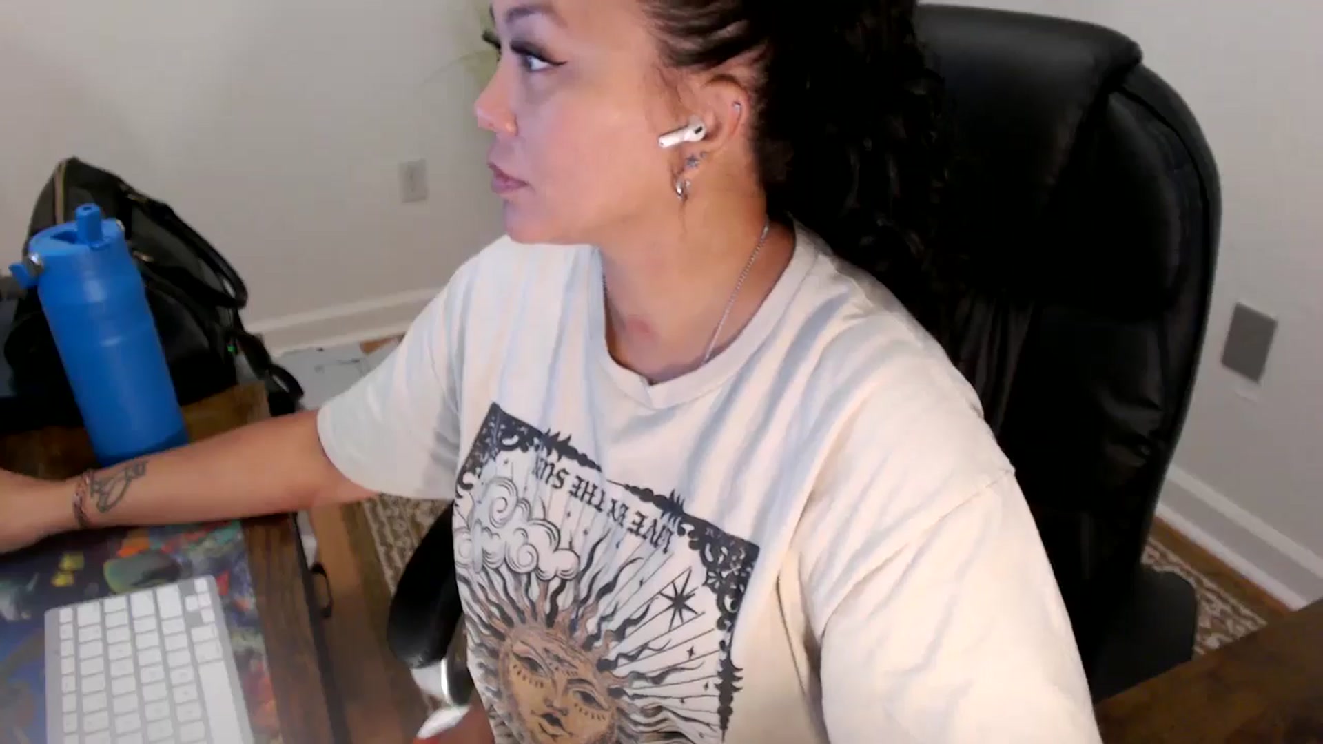 Gallery image thumbnail from MickaylaStar's myfreecams stream on, 07/01/2025, 16:25 image 12 of 20