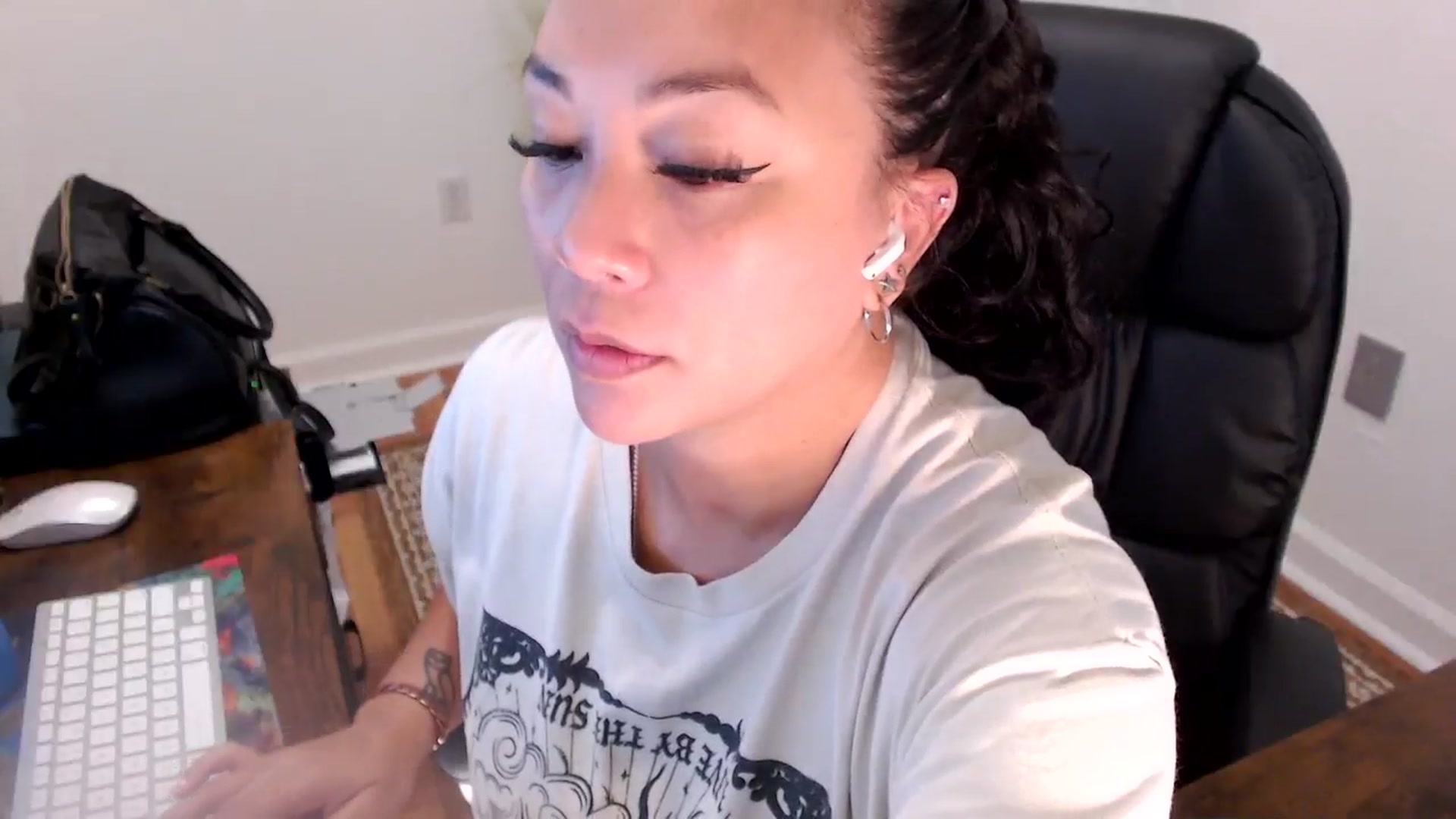 Gallery image thumbnail from MickaylaStar's myfreecams stream on, 07/01/2025, 16:48 image 13 of 20