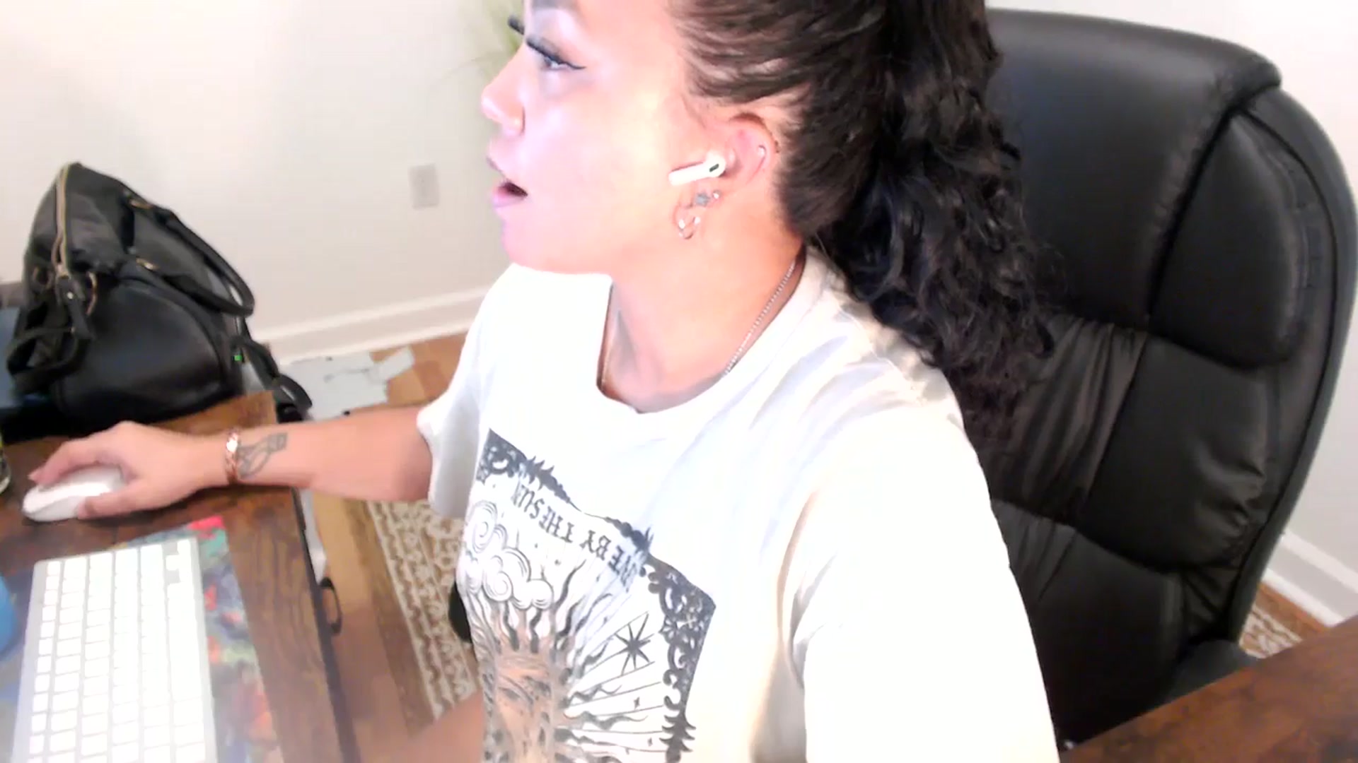 Gallery image thumbnail from MickaylaStar's myfreecams stream on, 07/01/2025, 16:48 image 14 of 20