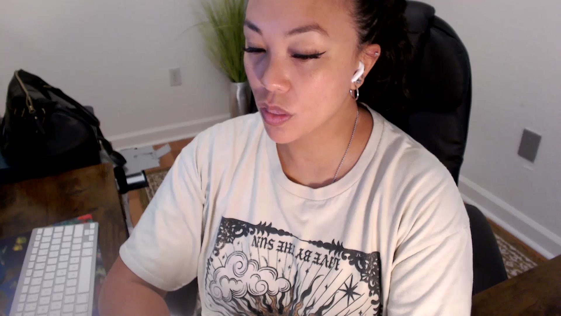 Gallery image thumbnail from MickaylaStar's myfreecams stream on, 07/01/2025, 17:08 image 10 of 20