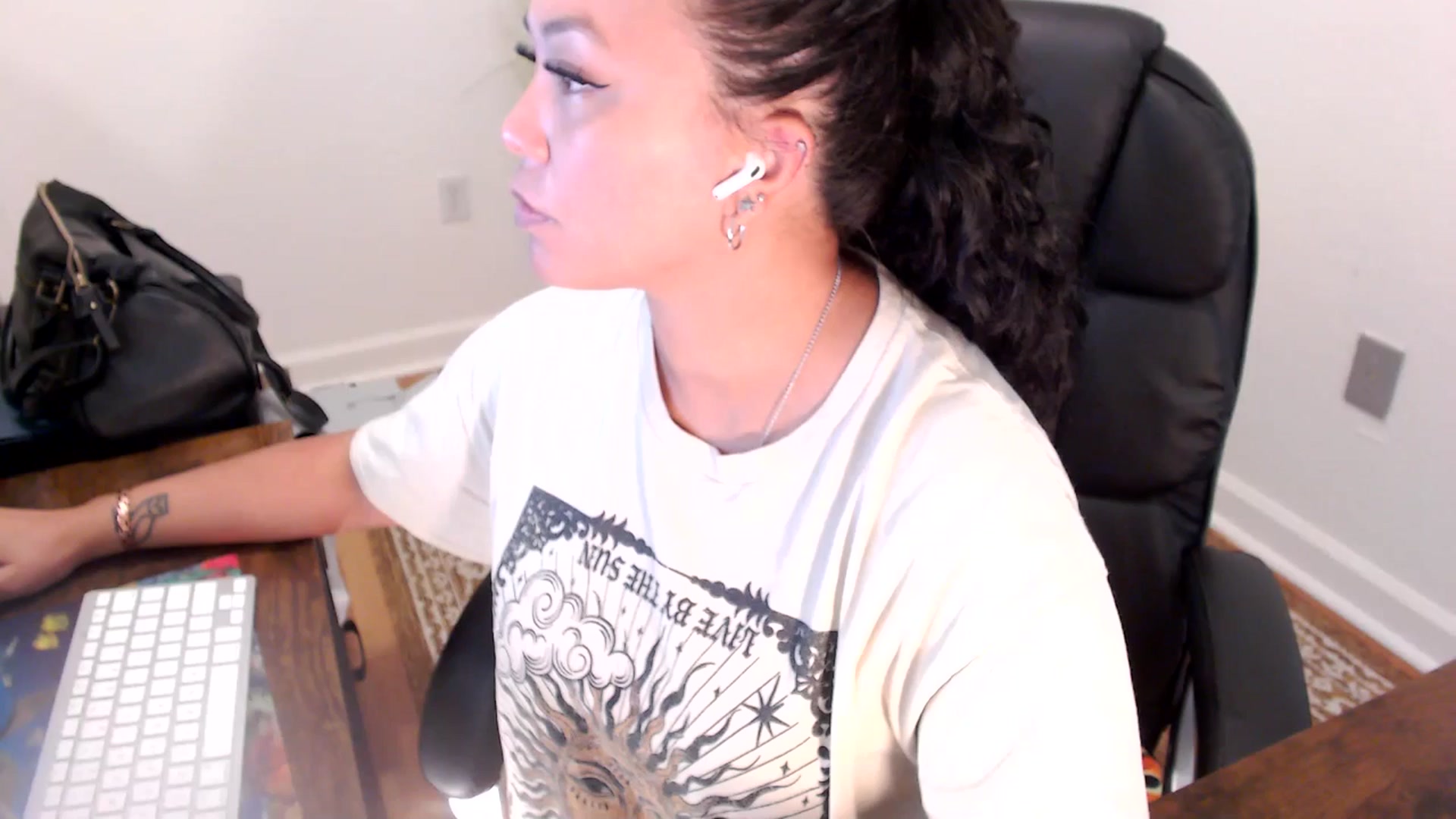 Gallery image thumbnail from MickaylaStar's myfreecams stream on, 07/01/2025, 17:08 image 5 of 20