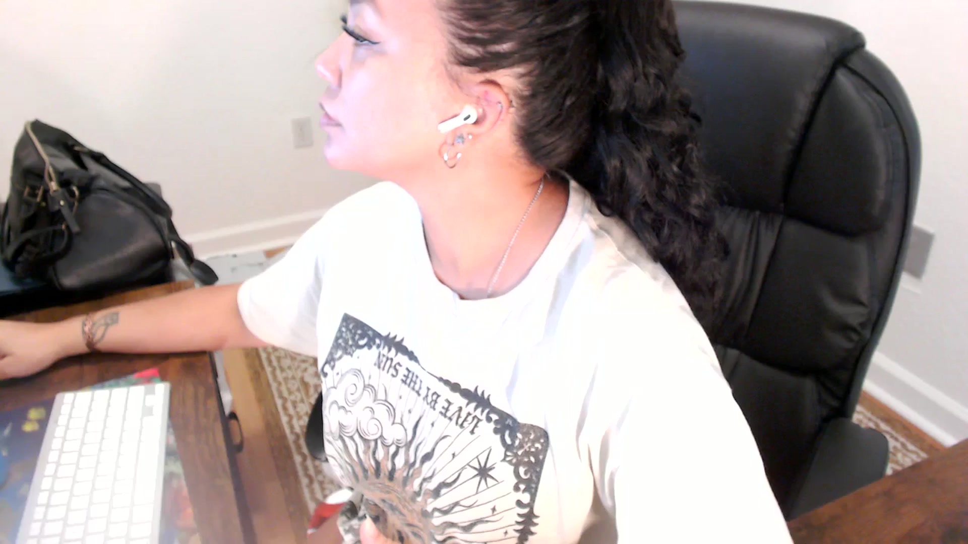 Gallery image thumbnail from MickaylaStar's myfreecams stream on, 07/01/2025, 17:08 image 1 of 20