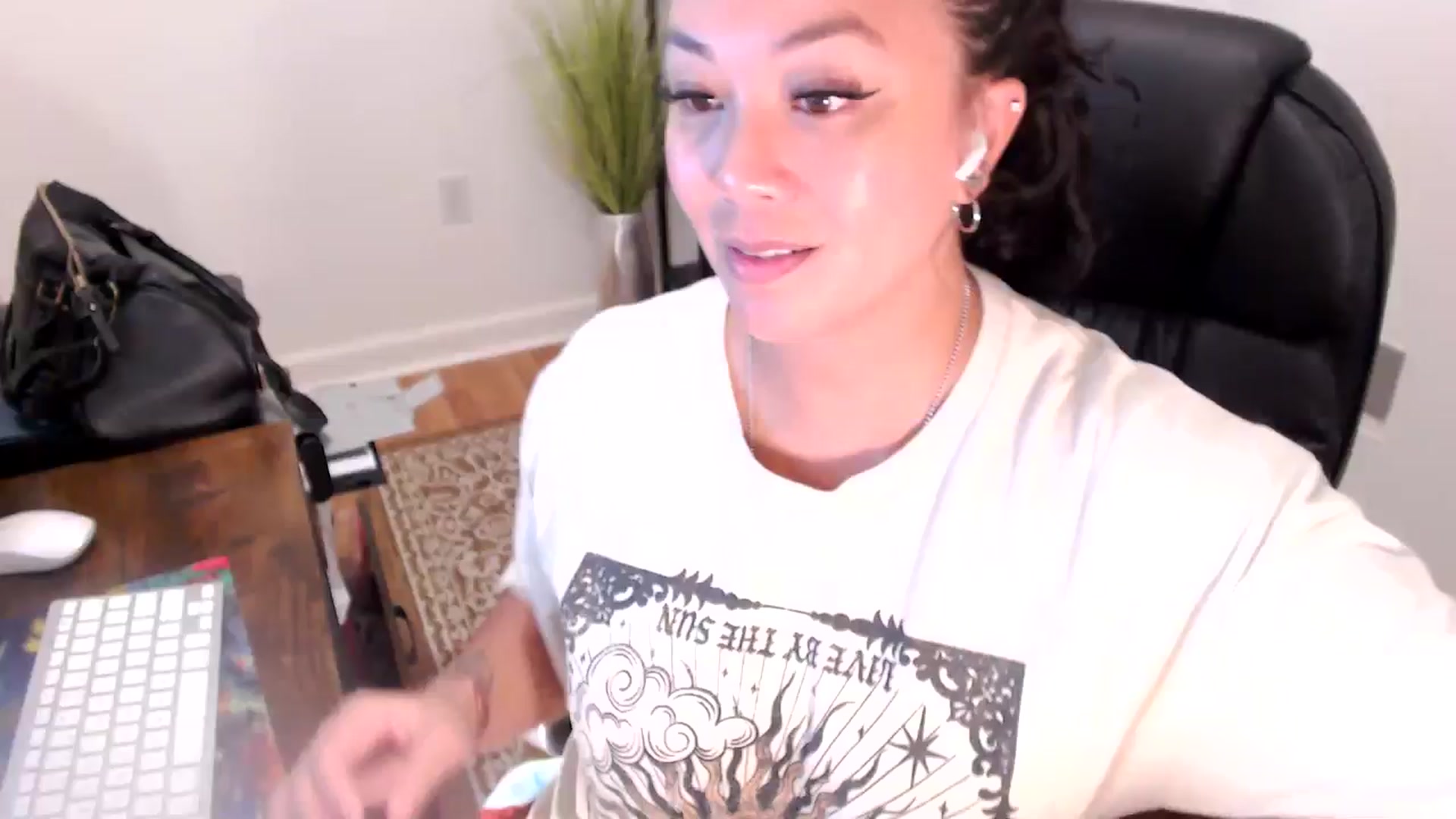 Gallery image thumbnail from MickaylaStar's myfreecams stream on, 07/01/2025, 18:19 image 1 of 20