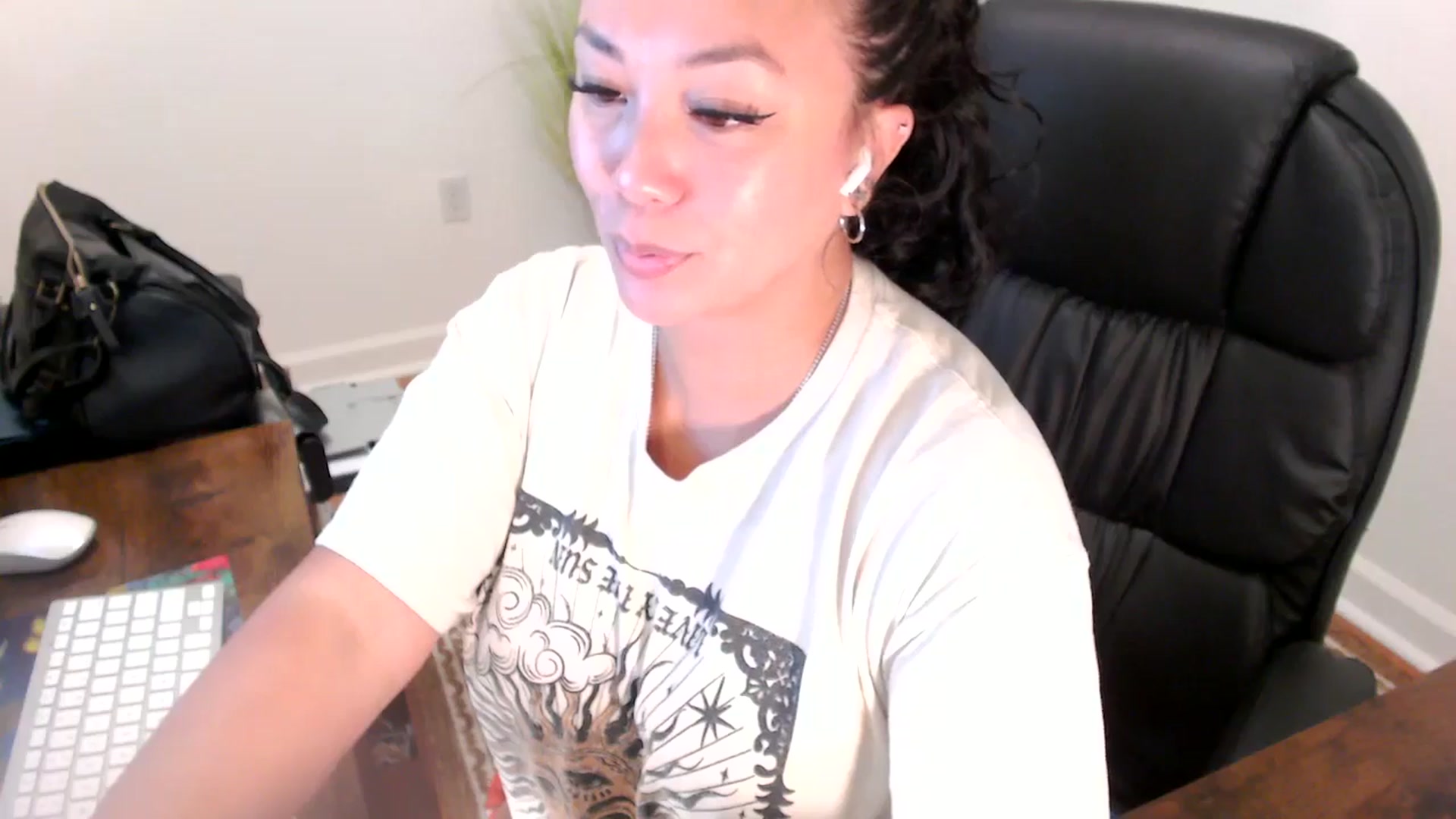 Gallery image thumbnail from MickaylaStar's myfreecams stream on, 07/01/2025, 18:19 image 2 of 20