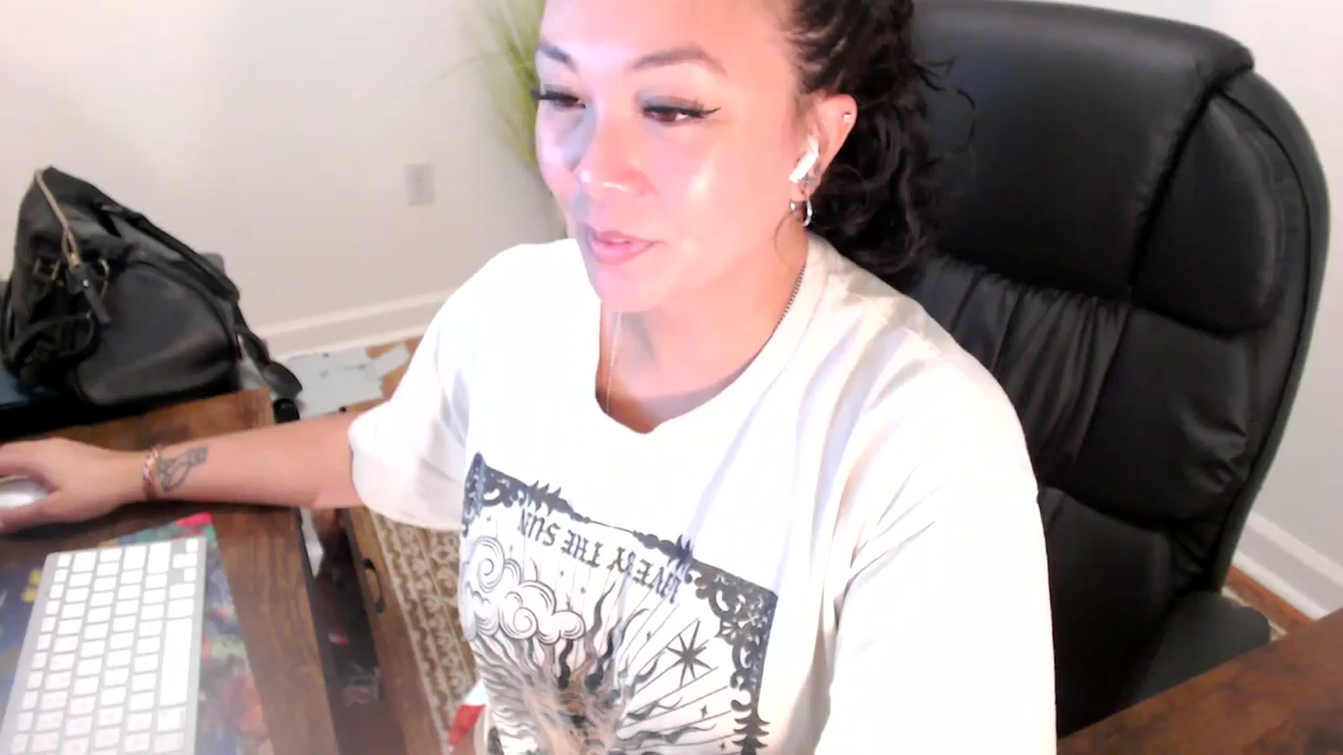 Gallery image thumbnail from MickaylaStar's myfreecams stream on, 07/01/2025, 18:19 image 3 of 20
