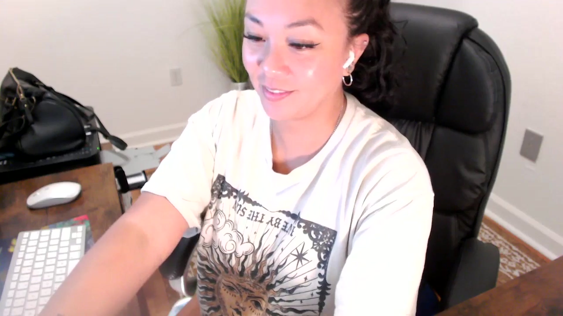 Gallery image thumbnail from MickaylaStar's myfreecams stream on, 07/01/2025, 19:13 image 6 of 20