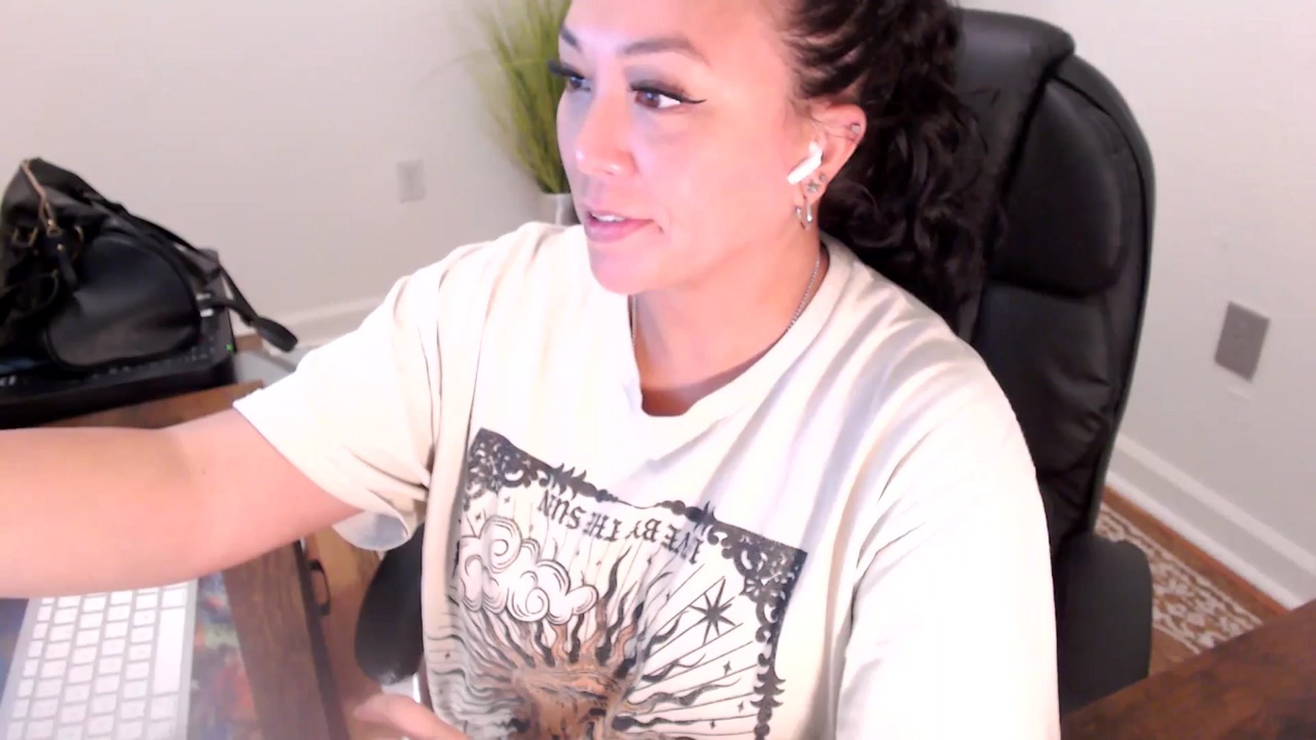 Gallery image thumbnail from MickaylaStar's myfreecams stream on, 07/01/2025, 19:13 image 9 of 20