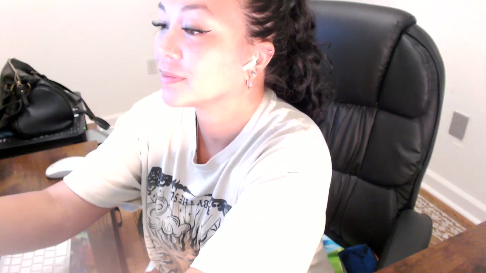 Gallery image thumbnail from MickaylaStar's myfreecams stream on, 07/01/2025, 19:13 image 8 of 20