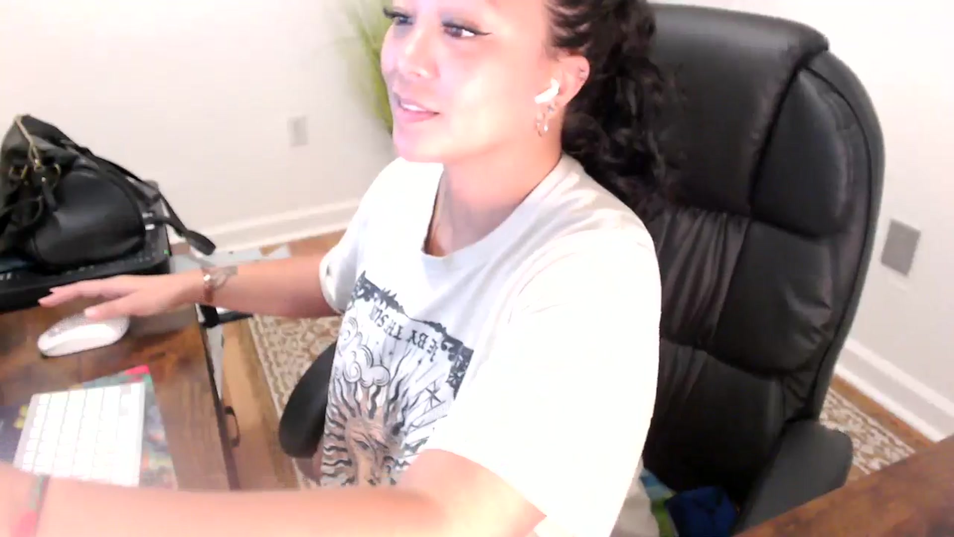 Gallery image thumbnail from MickaylaStar's myfreecams stream on, 07/01/2025, 19:13 image 7 of 20