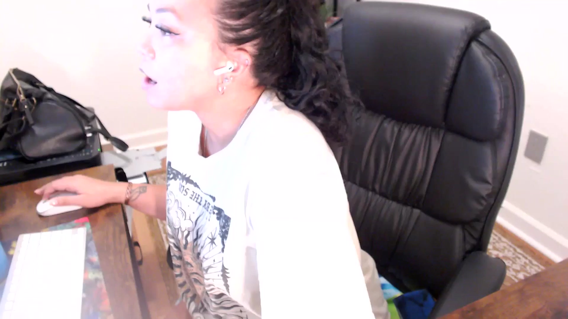 Gallery image thumbnail from MickaylaStar's myfreecams stream on, 07/01/2025, 19:13 image 1 of 20