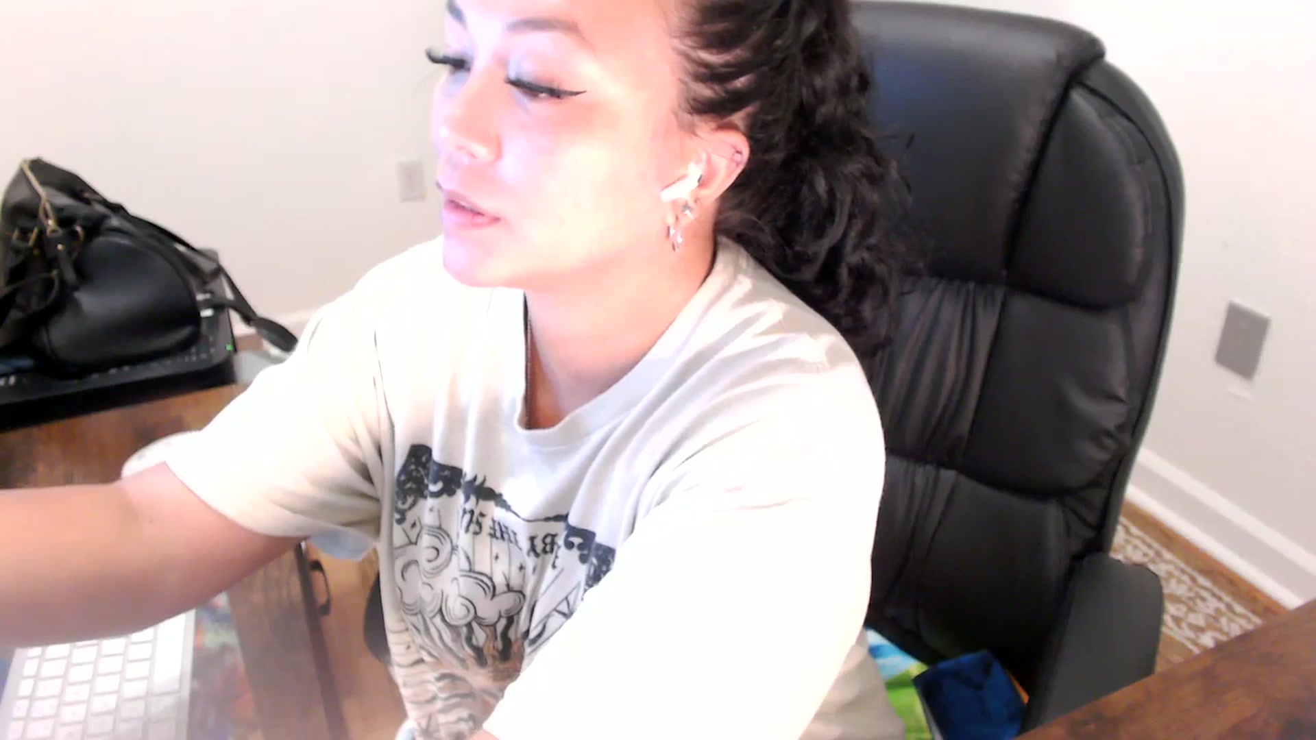 Gallery image thumbnail from MickaylaStar's myfreecams stream on, 07/01/2025, 19:13 image 13 of 20
