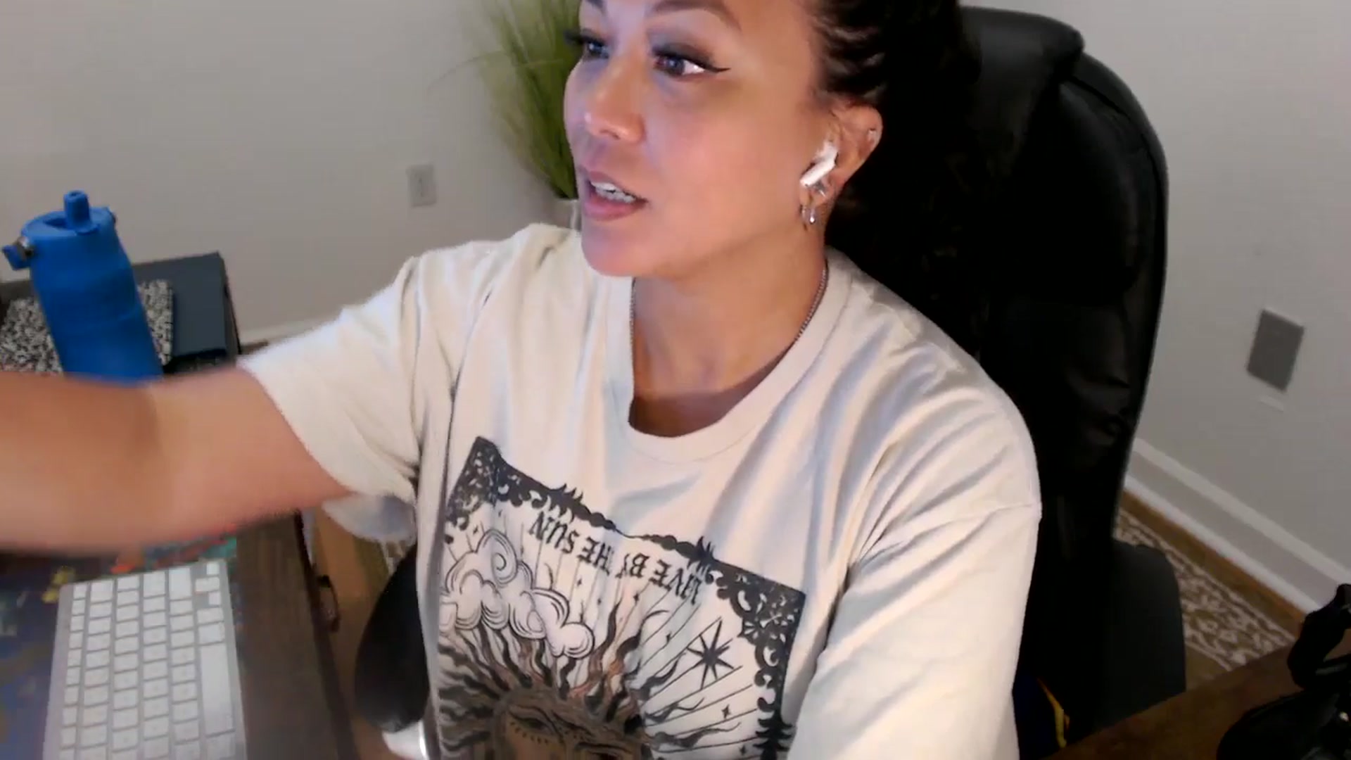 Gallery image thumbnail from MickaylaStar's myfreecams stream on, 07/01/2025, 20:10 image 19 of 20