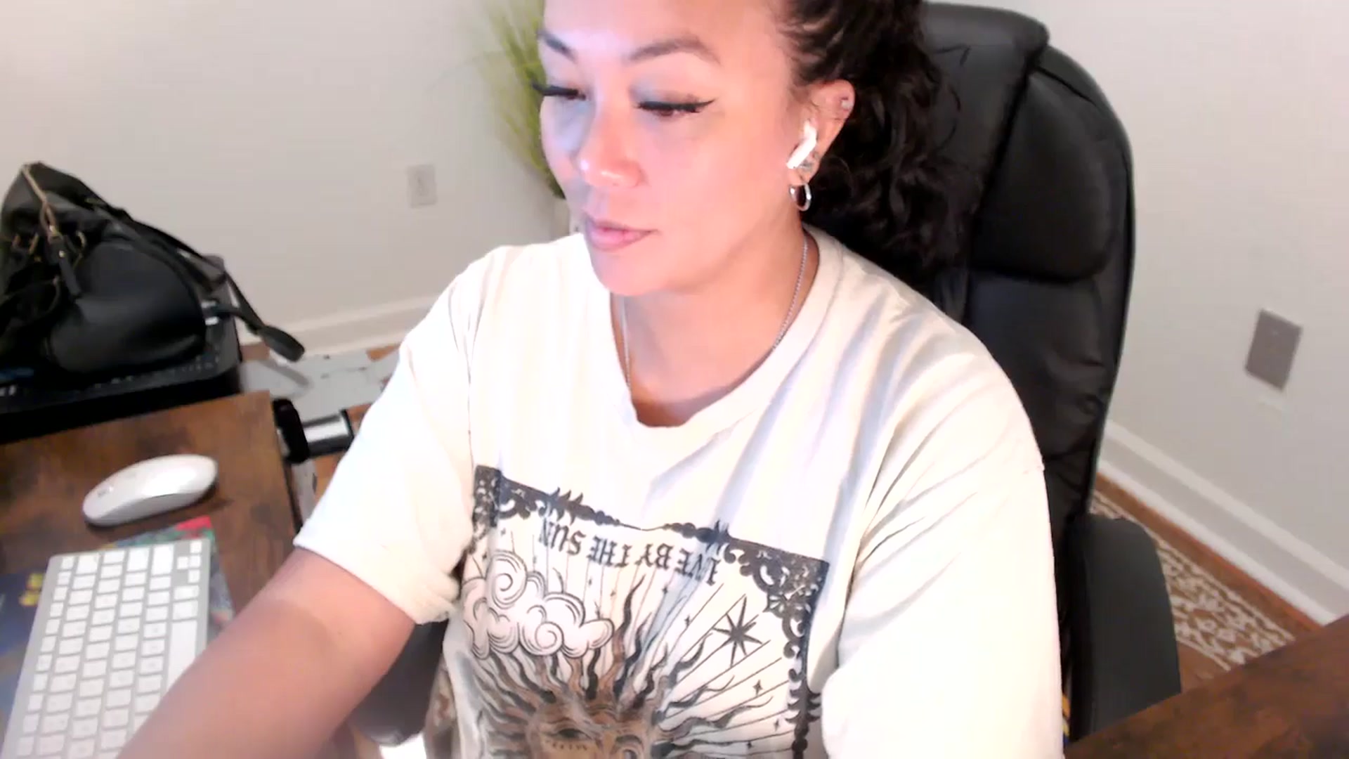 Gallery image thumbnail from MickaylaStar's myfreecams stream on, 07/01/2025, 20:10 image 3 of 20