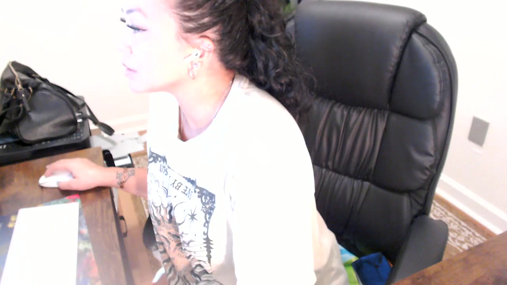 Gallery image thumbnail from MickaylaStar's myfreecams stream on, 07/01/2025, 20:10 image 1 of 20