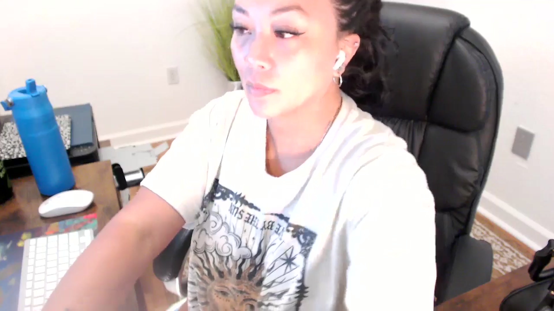 Gallery image thumbnail from MickaylaStar's myfreecams stream on, 07/01/2025, 20:10 image 18 of 20