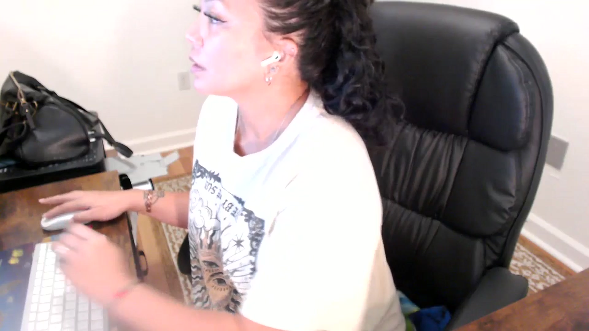 Gallery image thumbnail from MickaylaStar's myfreecams stream on, 07/01/2025, 20:10 image 4 of 20