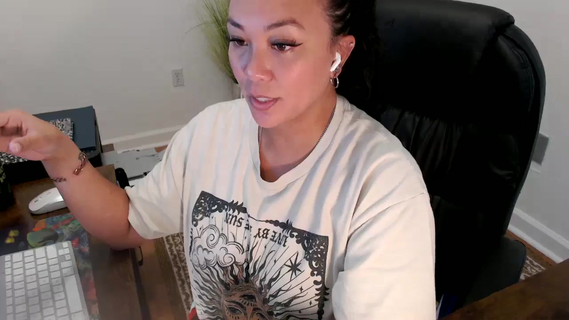 Gallery image thumbnail from MickaylaStar's myfreecams stream on, 07/01/2025, 21:04 image 4 of 20