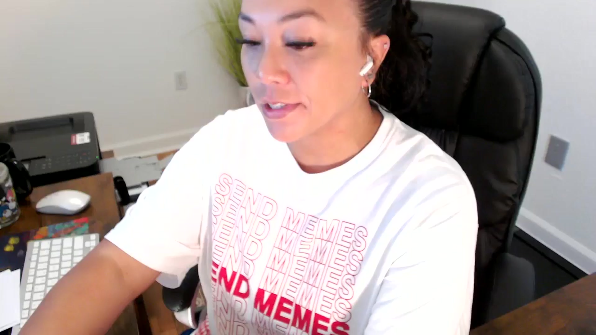 Gallery image thumbnail from MickaylaStar's myfreecams stream on, 07/02/2025, 16:42 image 13 of 20