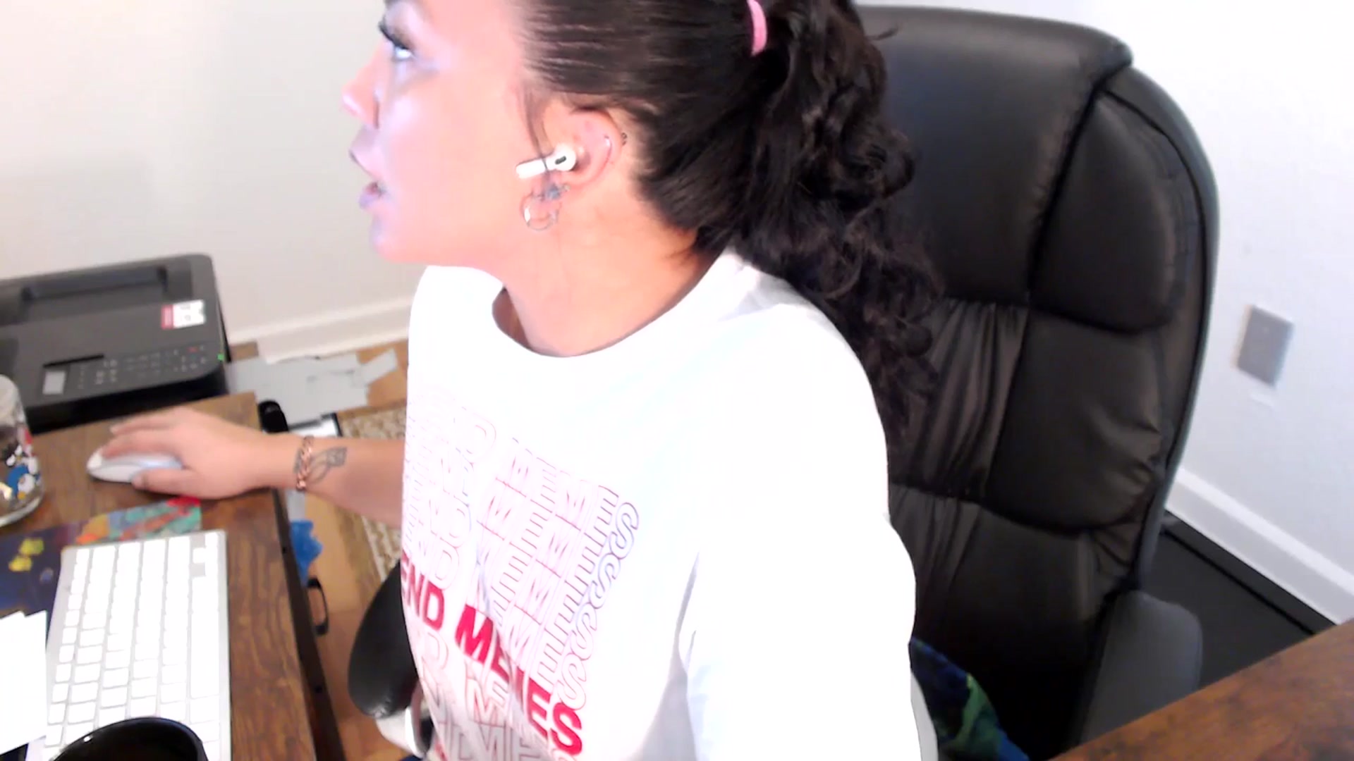 Gallery image thumbnail from MickaylaStar's myfreecams stream on, 07/02/2025, 16:42 image 10 of 20