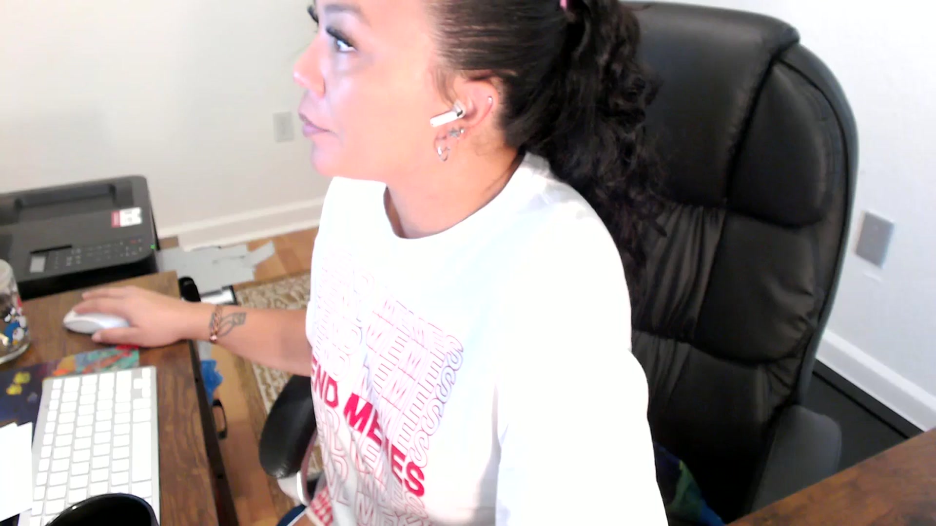 Gallery image thumbnail from MickaylaStar's myfreecams stream on, 07/02/2025, 16:42 image 12 of 20