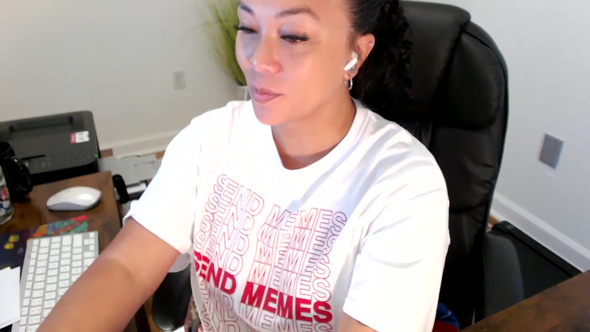 Gallery image thumbnail from MickaylaStar's myfreecams stream on, 07/02/2025, 16:42 image 19 of 20