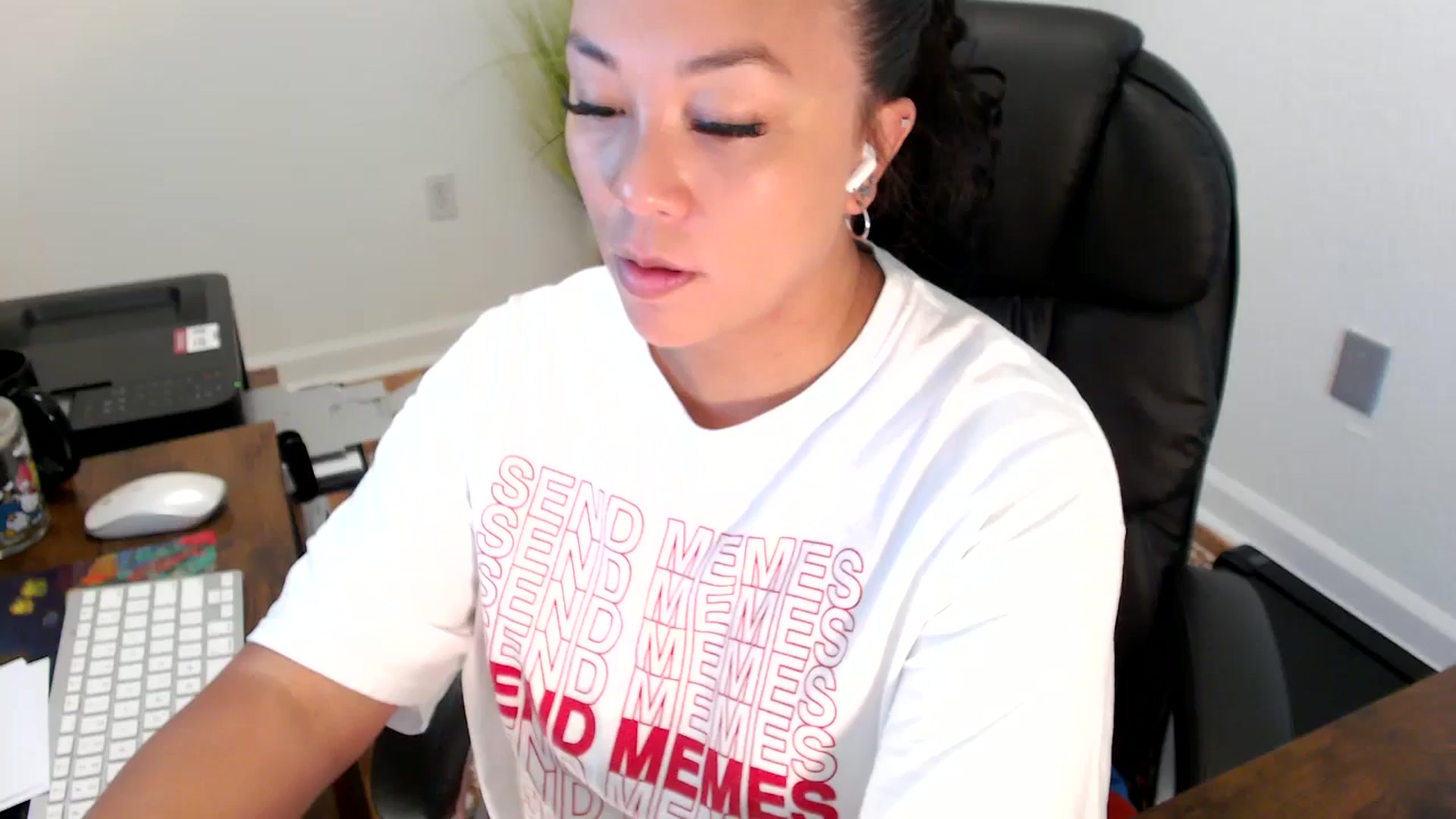 Gallery image thumbnail from MickaylaStar's myfreecams stream on, 07/02/2025, 16:42 image 14 of 20