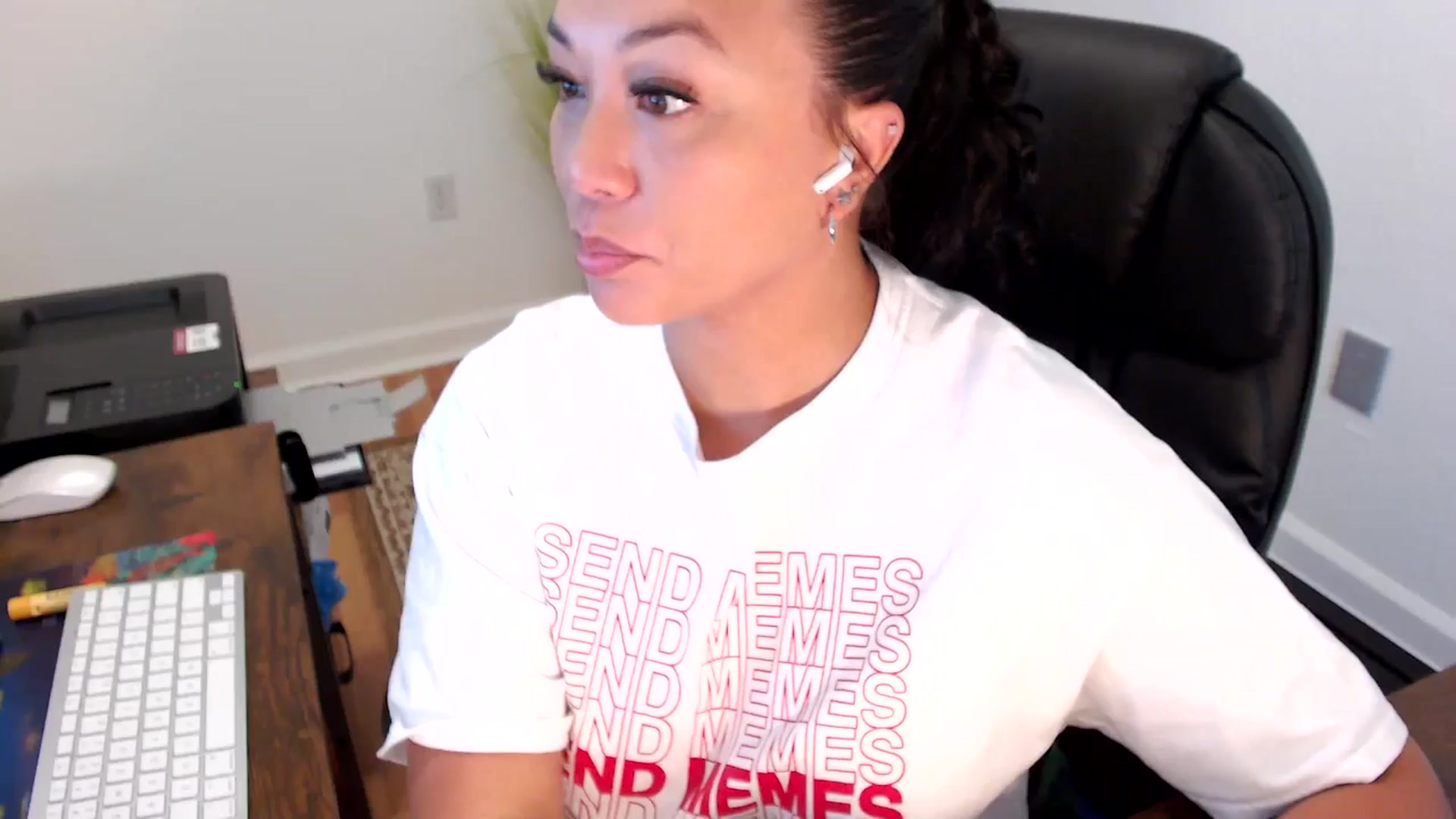 Gallery image thumbnail from MickaylaStar's myfreecams stream on, 07/02/2025, 16:42 image 1 of 20