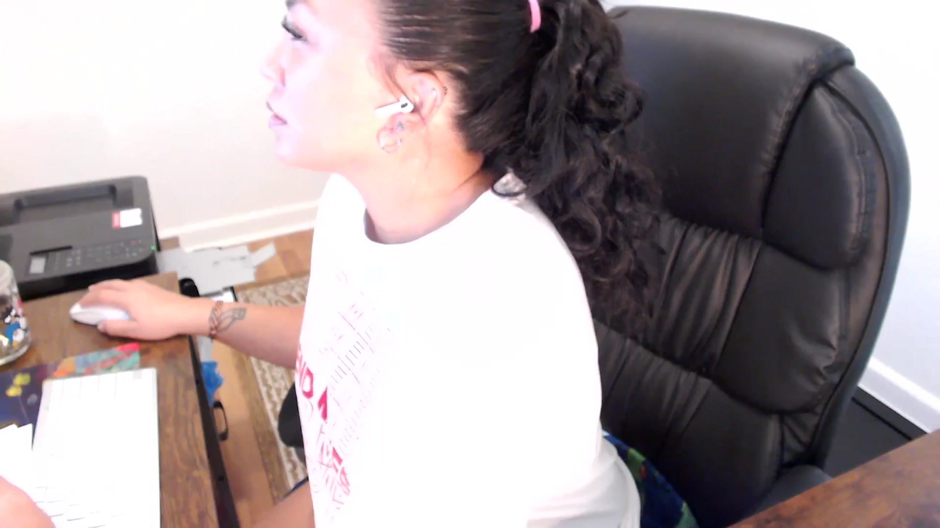 Gallery image thumbnail from MickaylaStar's myfreecams stream on, 07/02/2025, 16:42 image 7 of 20