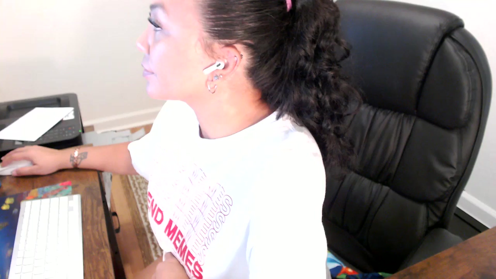 Gallery image thumbnail from MickaylaStar's myfreecams stream on, 07/02/2025, 19:06 image 16 of 20