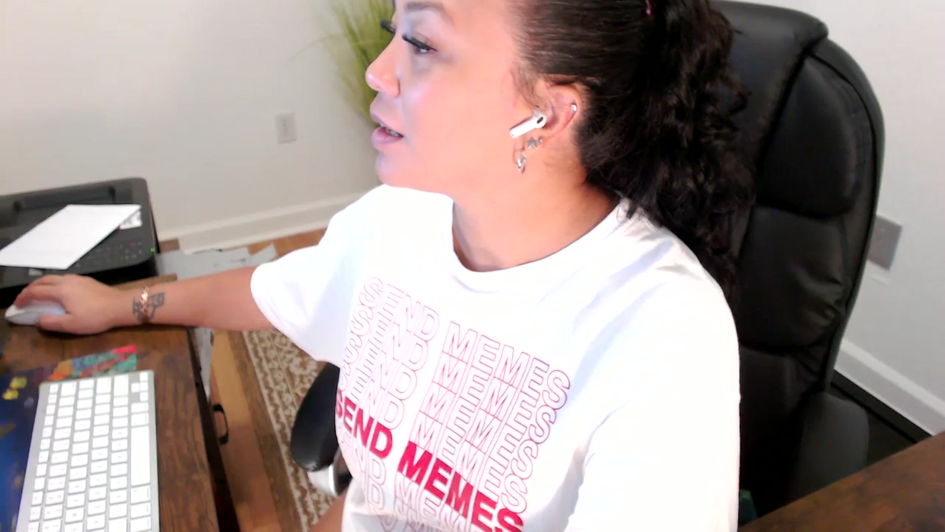 Gallery image thumbnail from MickaylaStar's myfreecams stream on, 07/02/2025, 19:06 image 12 of 20