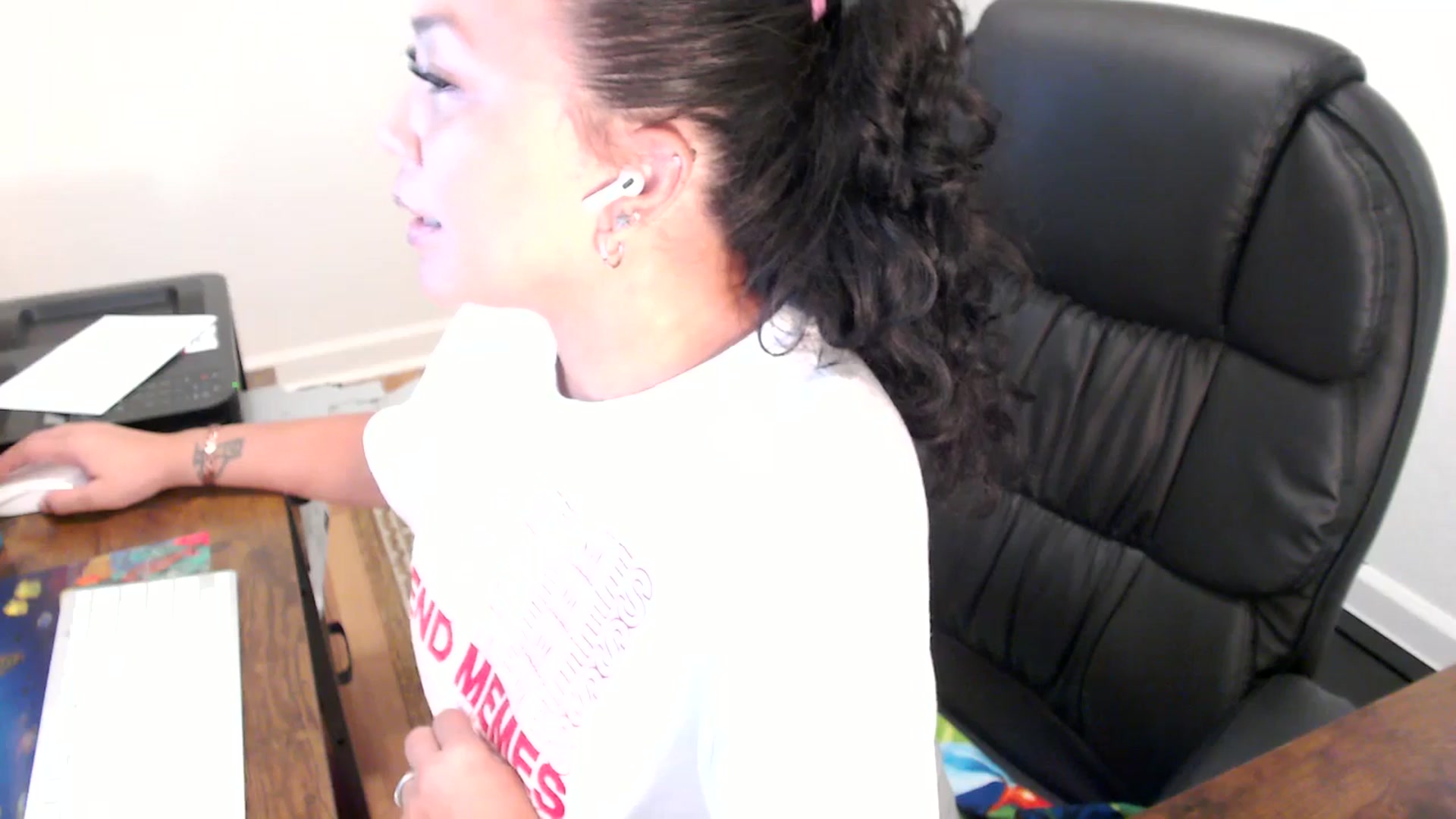 Gallery image thumbnail from MickaylaStar's myfreecams stream on, 07/02/2025, 19:06 image 19 of 20