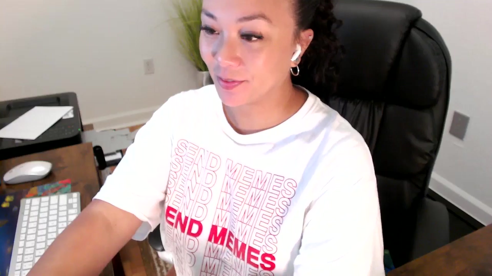 Gallery image thumbnail from MickaylaStar's myfreecams stream on, 07/02/2025, 19:06 image 5 of 20