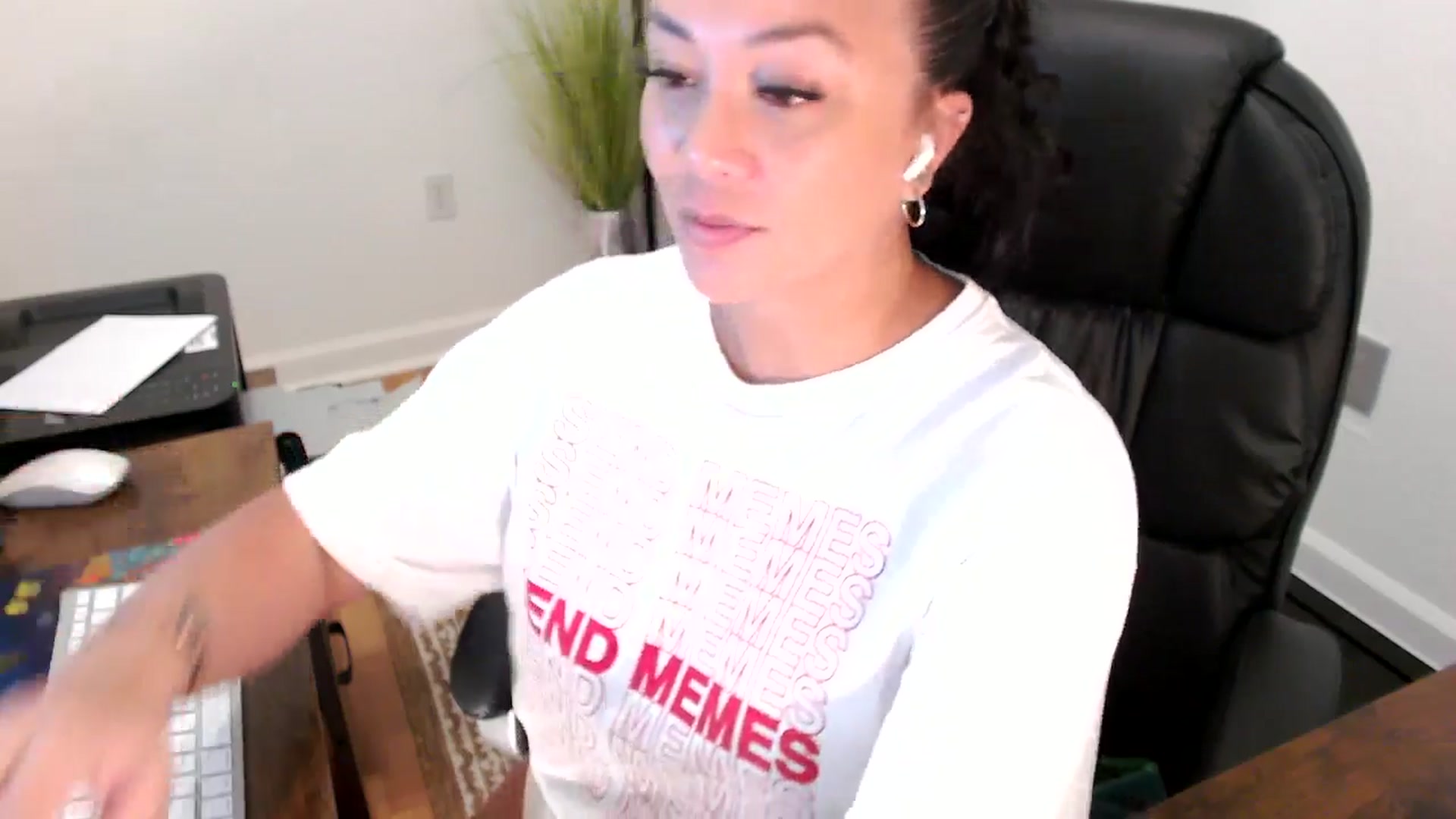 Gallery image thumbnail from MickaylaStar's myfreecams stream on, 07/02/2025, 19:06 image 15 of 20