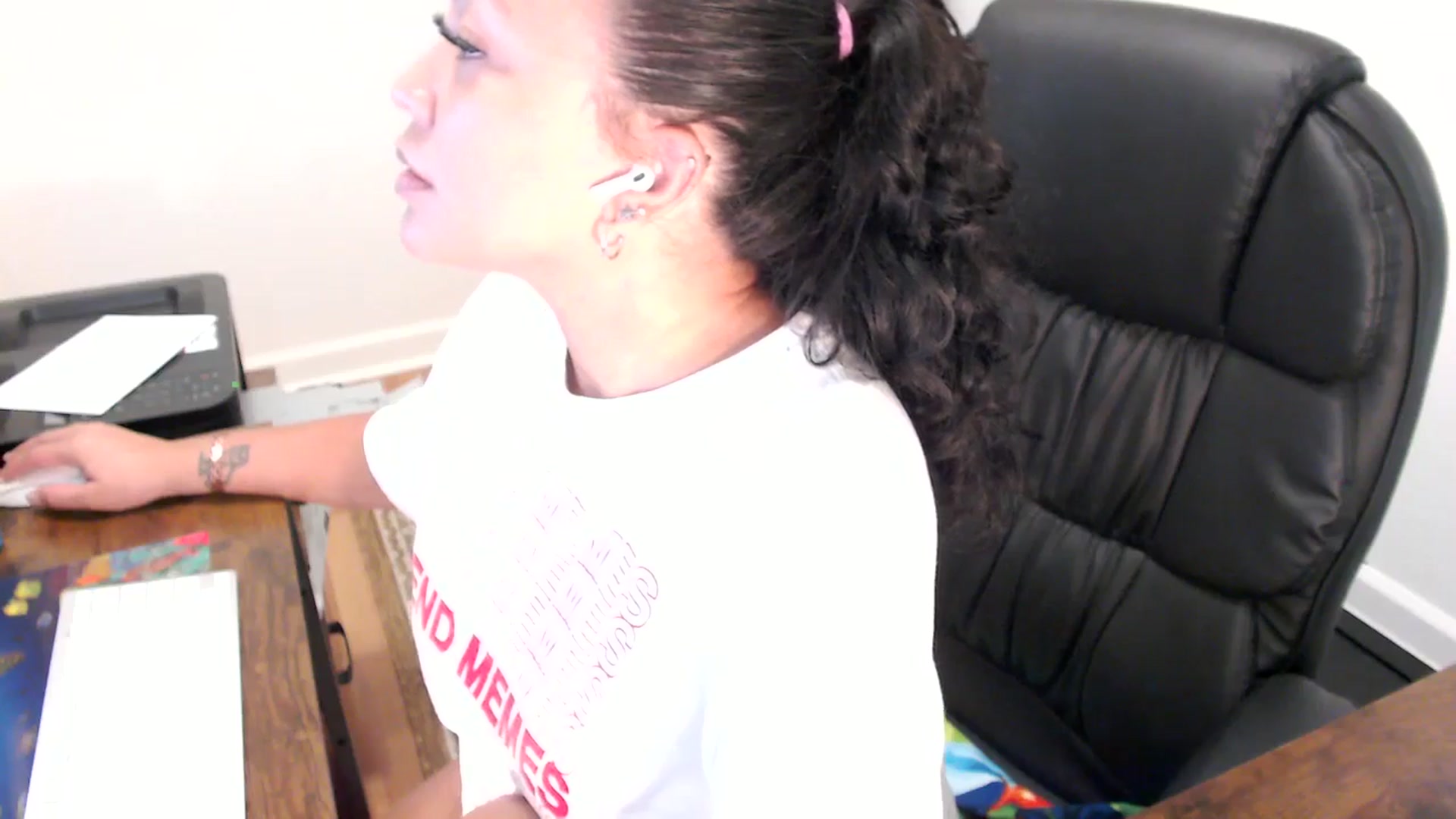 Gallery image thumbnail from MickaylaStar's myfreecams stream on, 07/02/2025, 19:06 image 18 of 20
