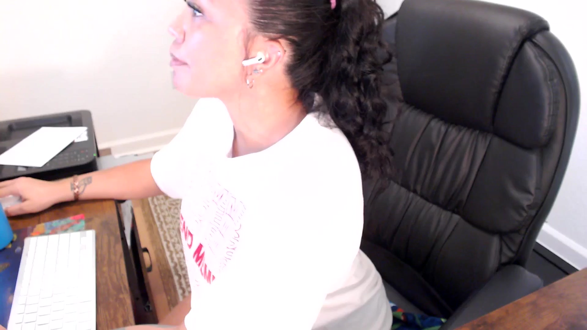 Gallery image thumbnail from MickaylaStar's myfreecams stream on, 07/02/2025, 19:45 image 14 of 20