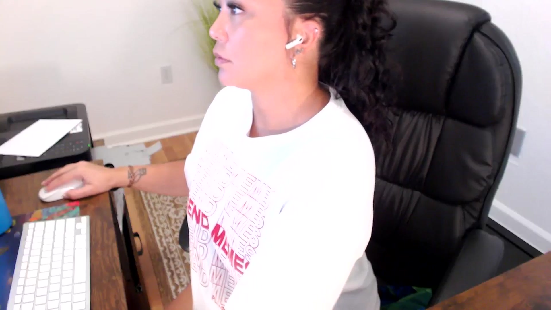 Gallery image thumbnail from MickaylaStar's myfreecams stream on, 07/02/2025, 19:45 image 19 of 20
