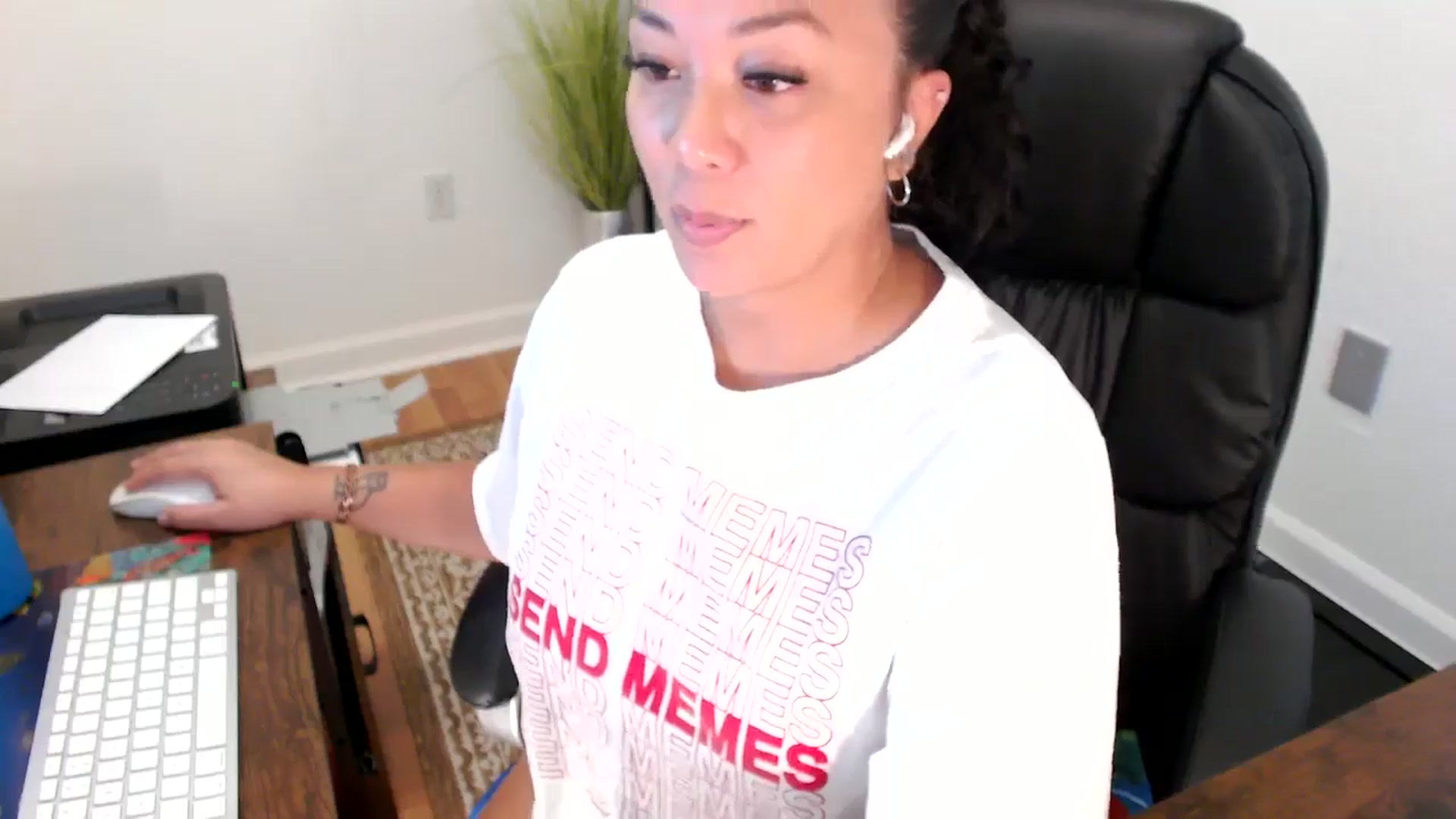 Gallery image thumbnail from MickaylaStar's myfreecams stream on, 07/02/2025, 19:45 image 17 of 20