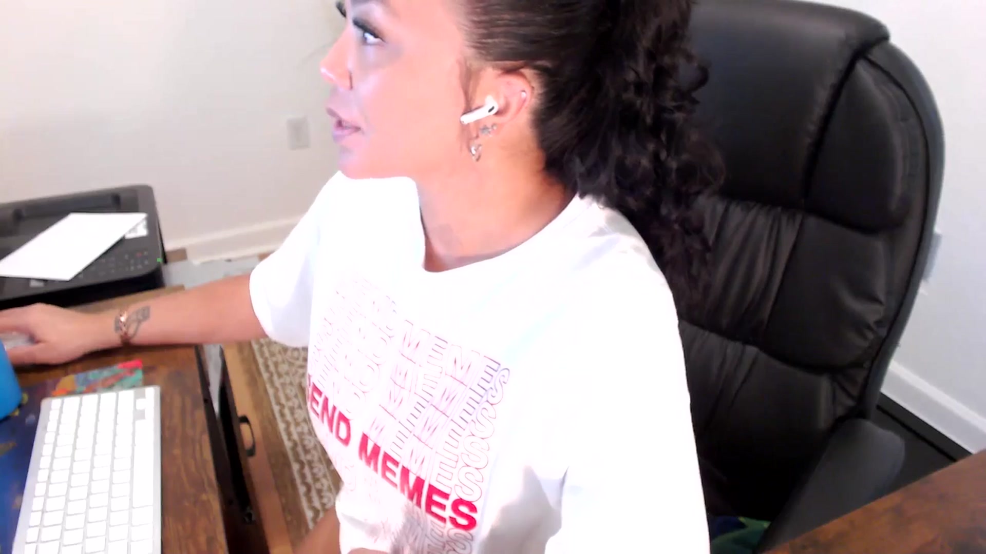 Gallery image thumbnail from MickaylaStar's myfreecams stream on, 07/02/2025, 19:45 image 15 of 20
