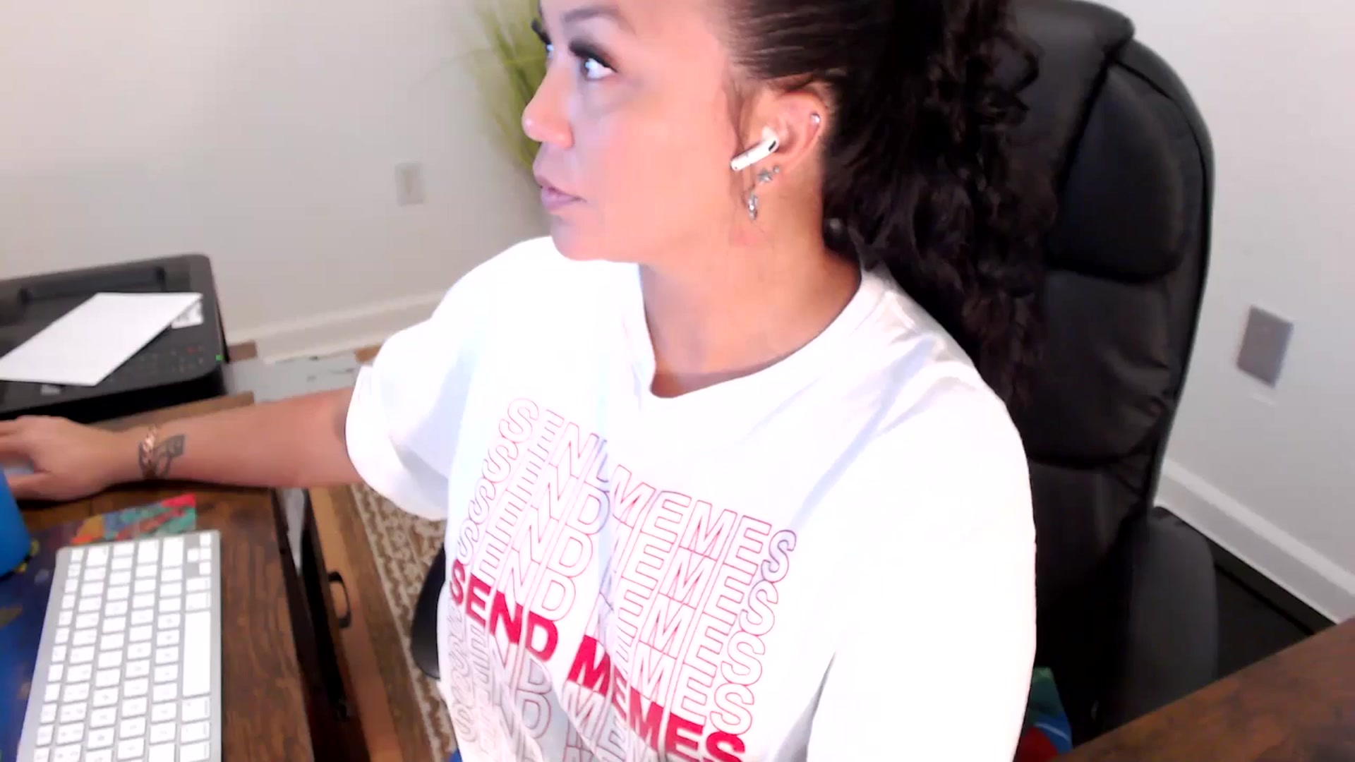 Gallery image thumbnail from MickaylaStar's myfreecams stream on, 07/02/2025, 19:45 image 9 of 20