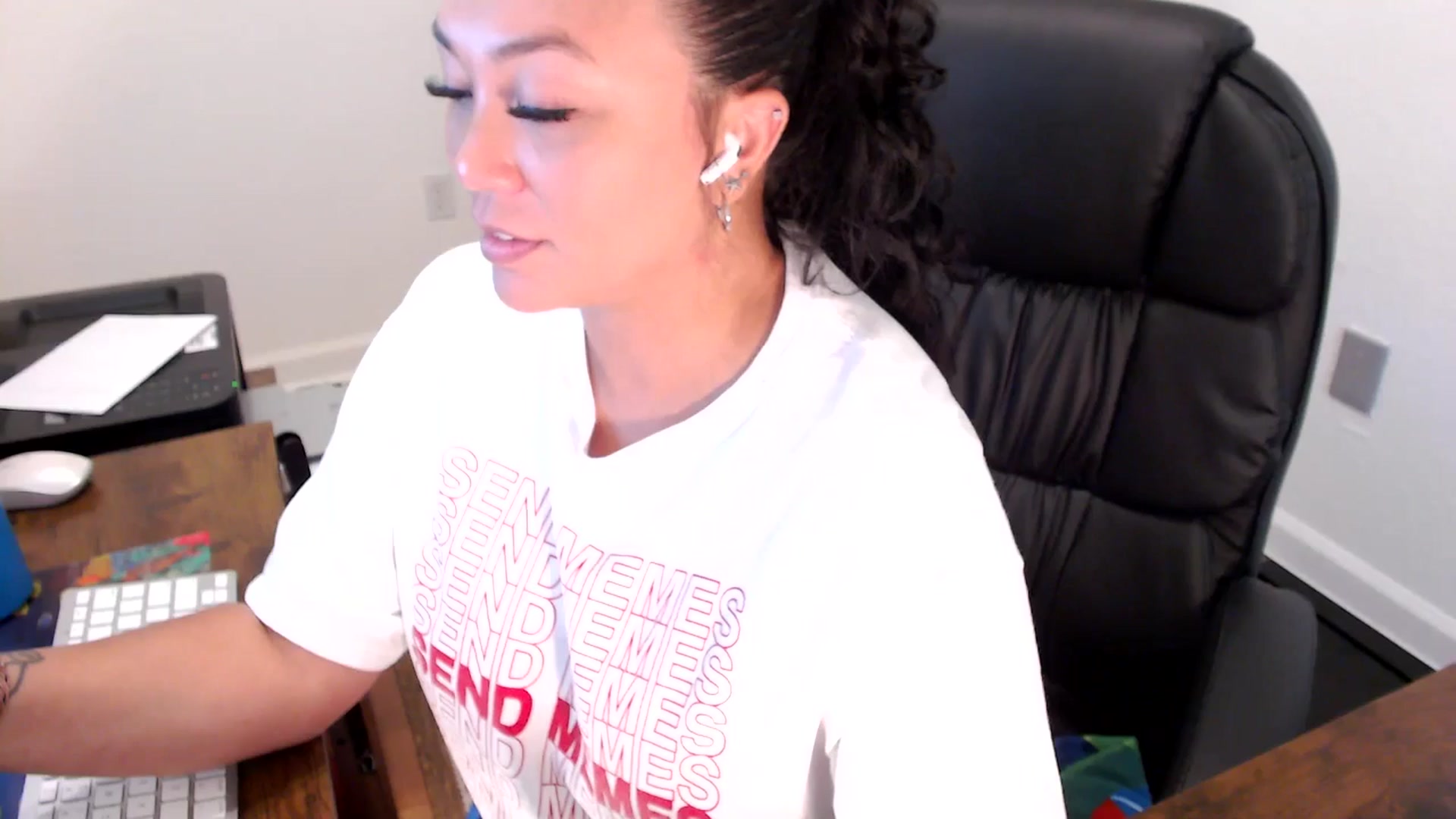 Gallery image thumbnail from MickaylaStar's myfreecams stream on, 07/02/2025, 19:45 image 5 of 20