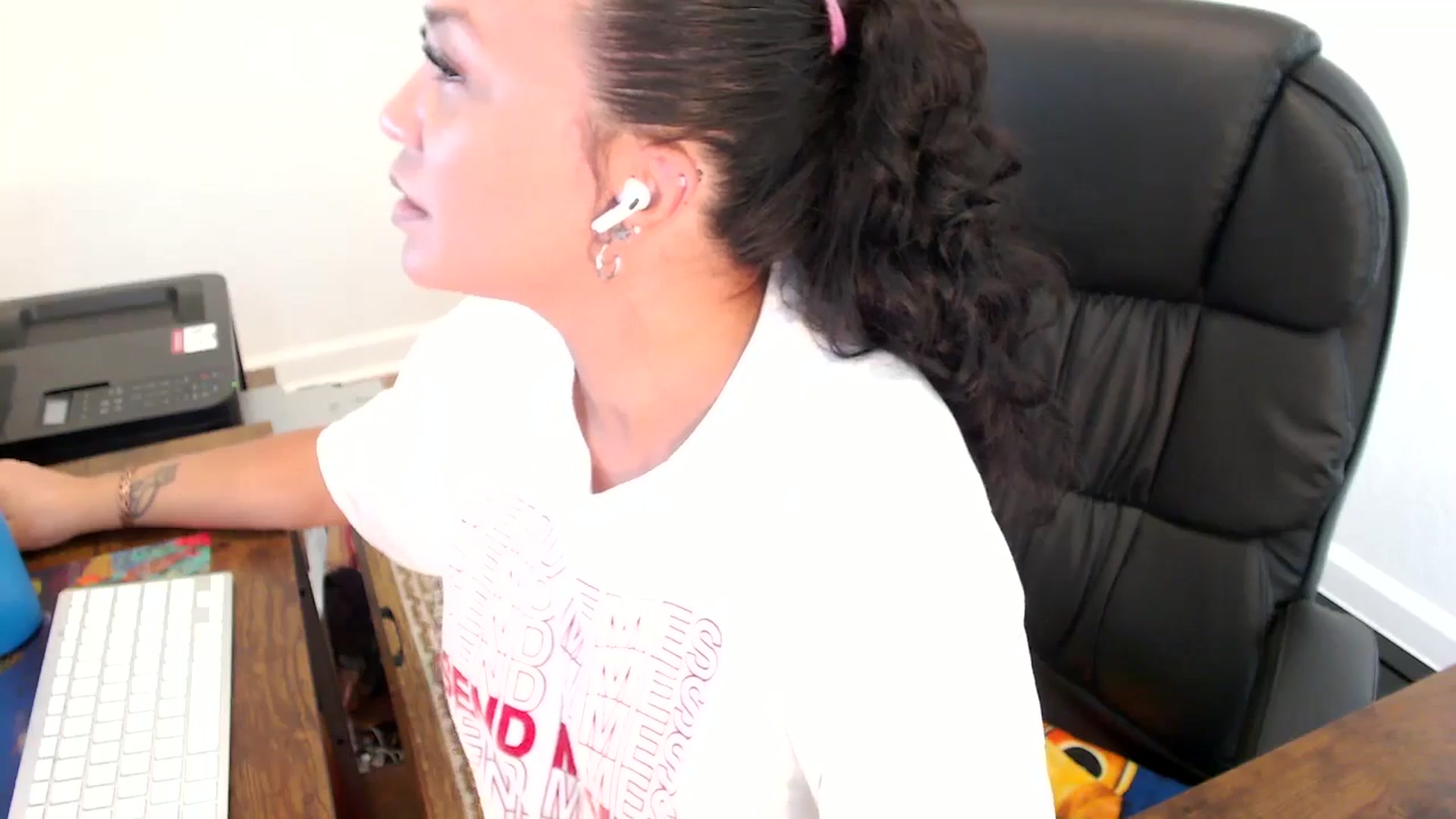 Gallery image thumbnail from MickaylaStar's myfreecams stream on, 07/02/2025, 21:12 image 18 of 20