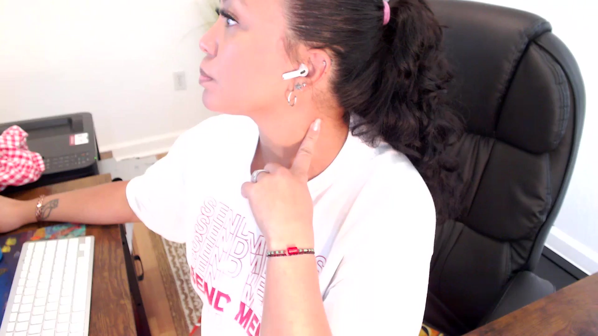 Gallery image thumbnail from MickaylaStar's myfreecams stream on, 07/02/2025, 21:33 image 5 of 20