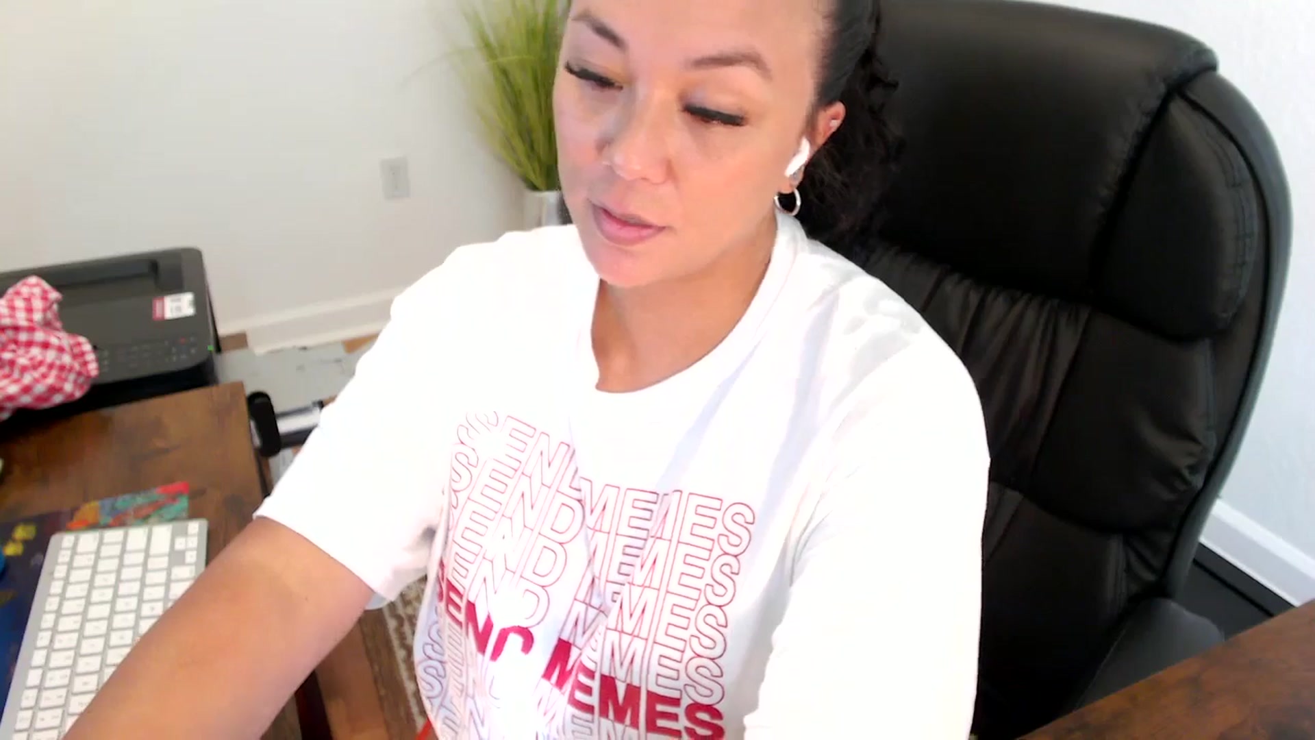 Gallery image thumbnail from MickaylaStar's myfreecams stream on, 07/02/2025, 21:33 image 8 of 20