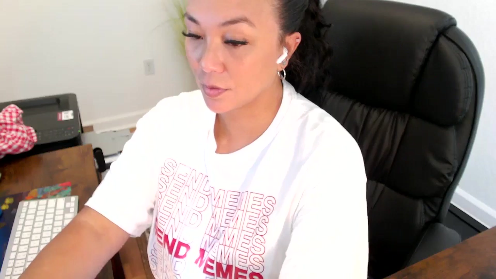 Gallery image thumbnail from MickaylaStar's myfreecams stream on, 07/02/2025, 21:33 image 7 of 20