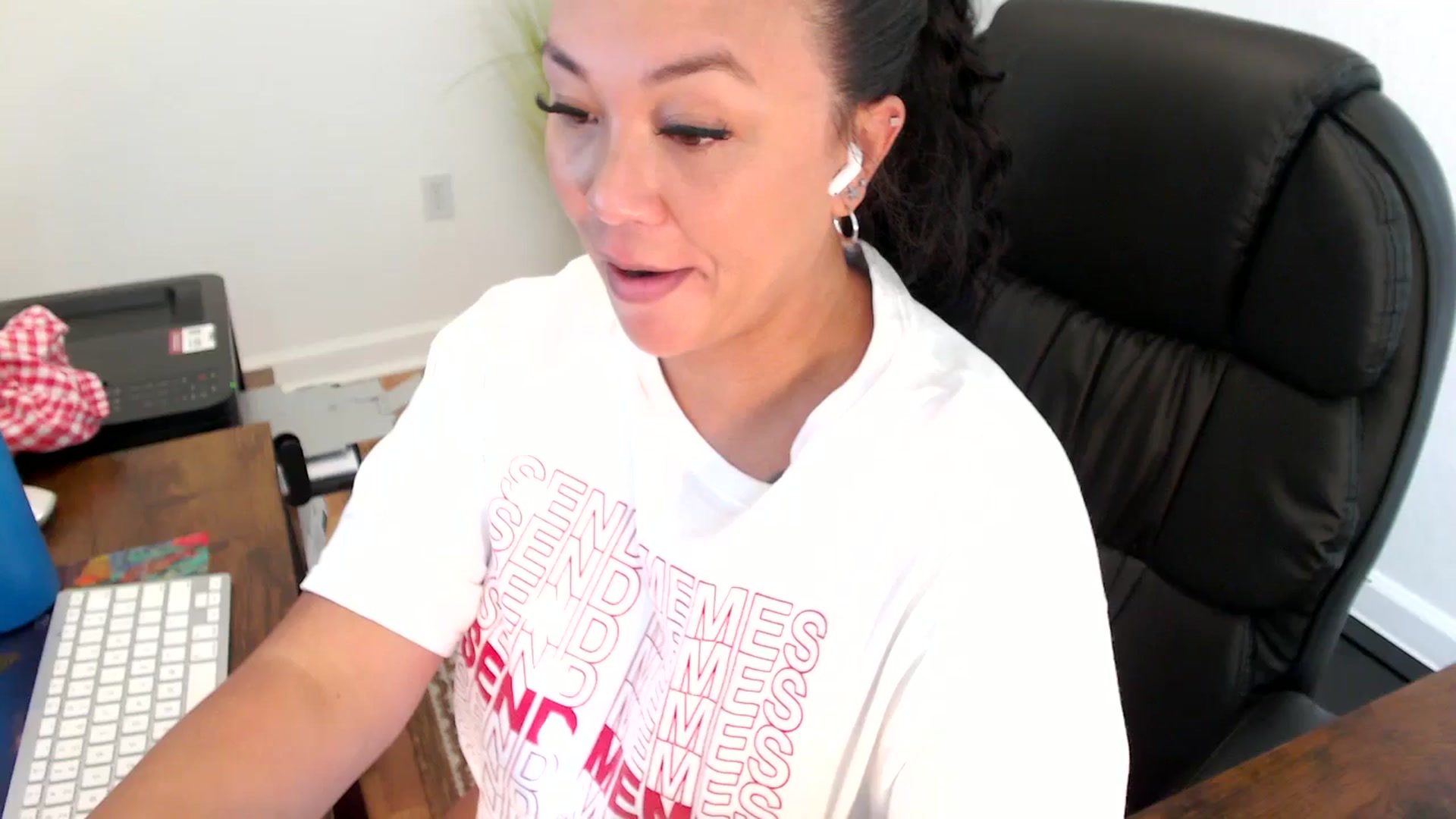 Gallery image thumbnail from MickaylaStar's myfreecams stream on, 07/02/2025, 21:33 image 1 of 20