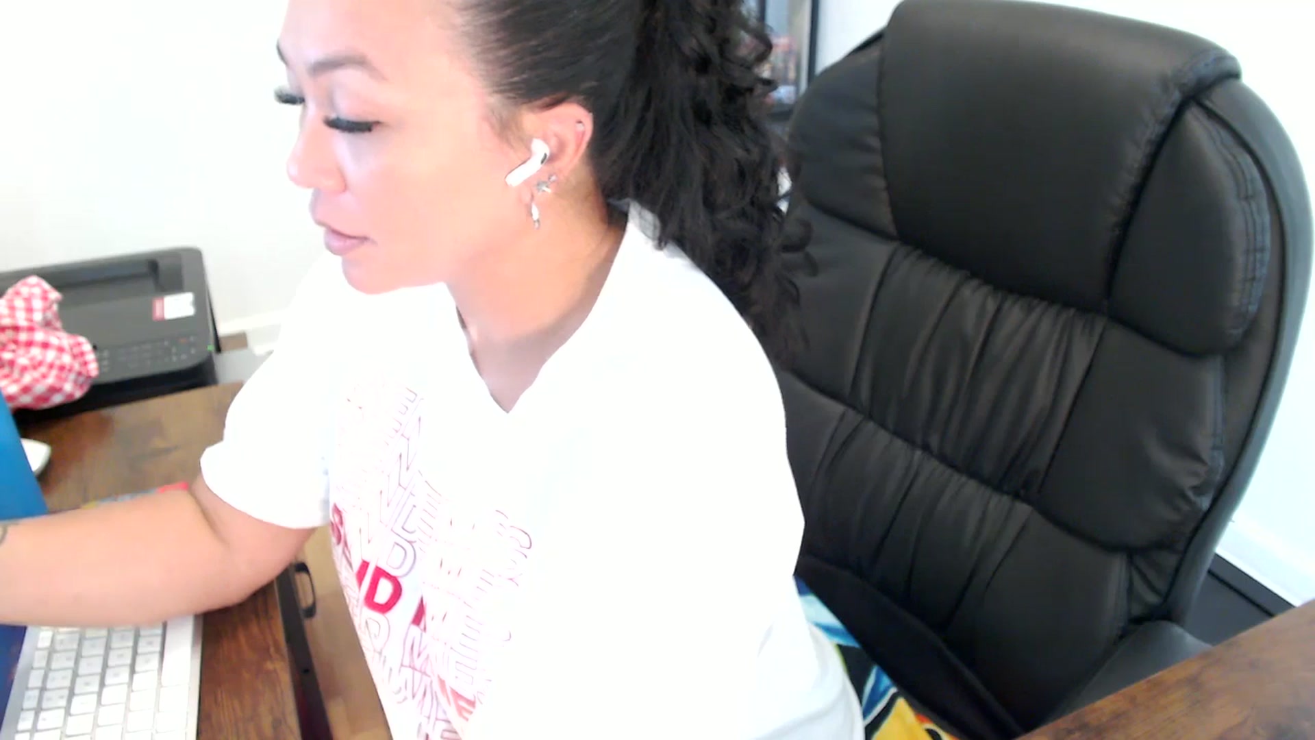 Gallery image thumbnail from MickaylaStar's myfreecams stream on, 07/02/2025, 21:33 image 2 of 20