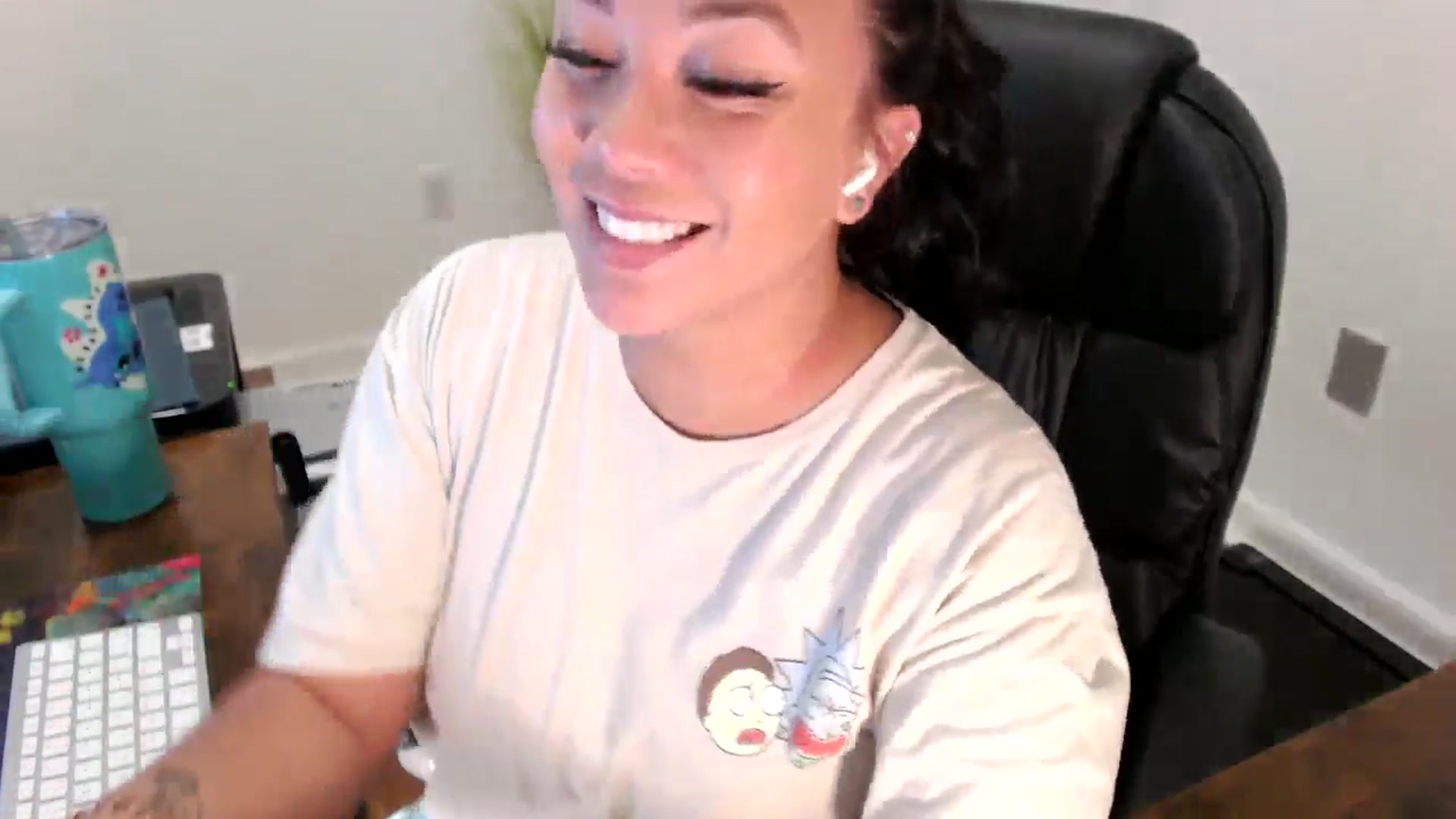 Gallery image thumbnail from MickaylaStar's myfreecams stream on, 07/03/2025, 14:52 image 19 of 20