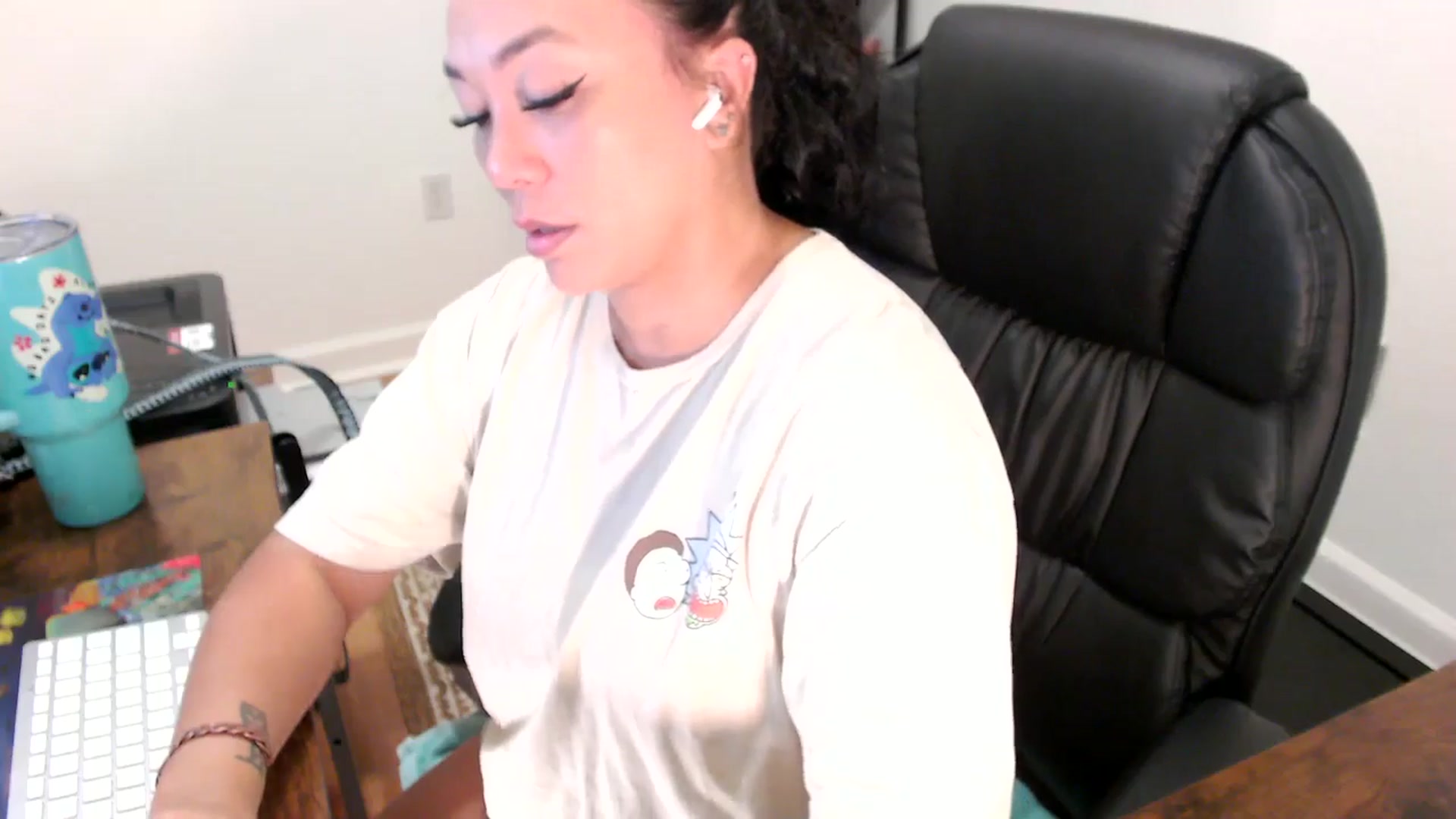 Gallery image thumbnail from MickaylaStar's myfreecams stream on, 07/03/2025, 14:52 image 4 of 20