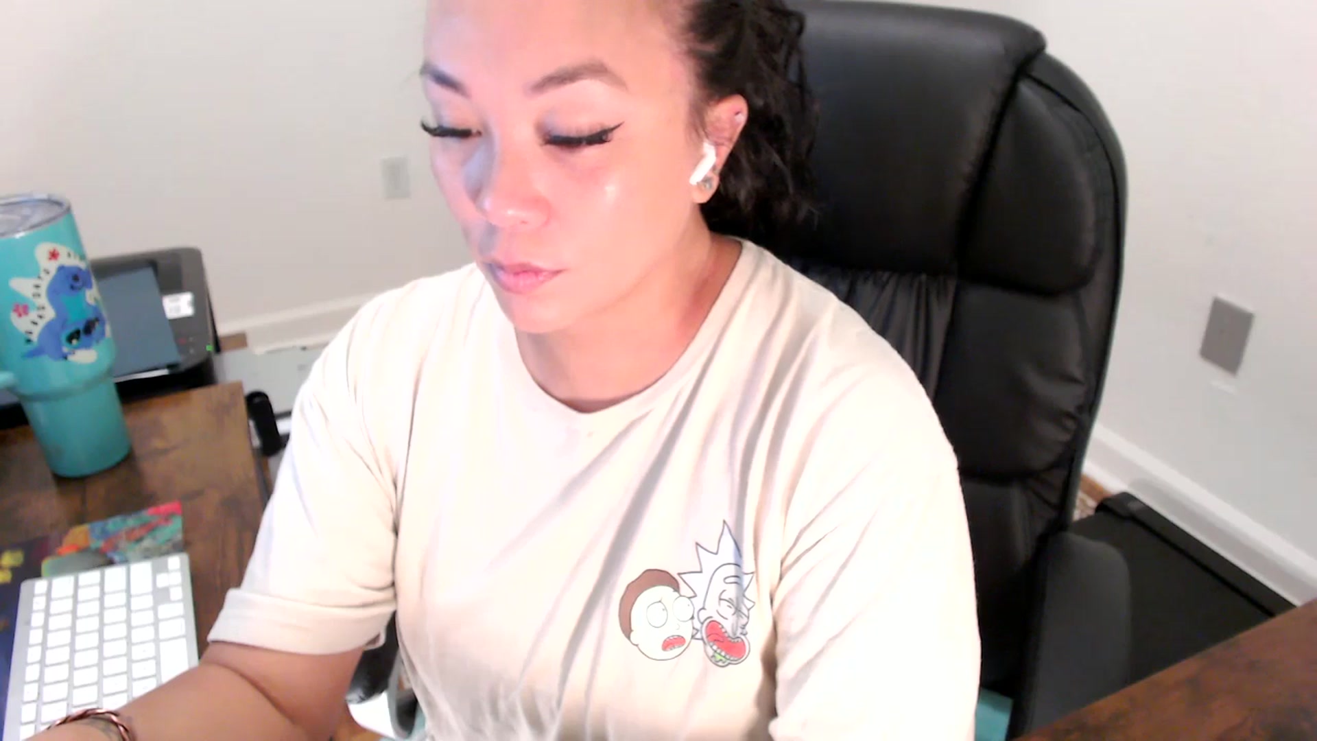 Gallery image thumbnail from MickaylaStar's myfreecams stream on, 07/03/2025, 14:52 image 7 of 20